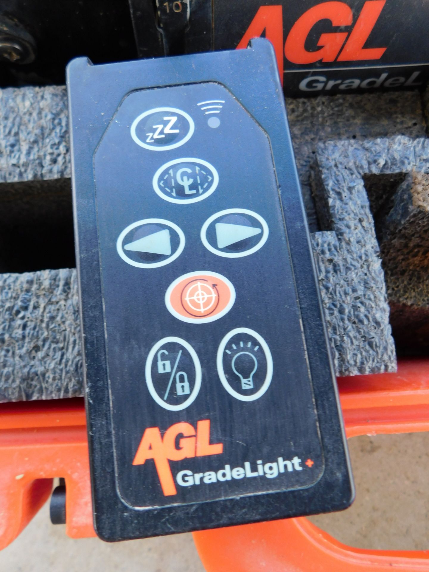 AGL Grade Light 2700 Pipe Laser with Remote Control and Charger - Image 5 of 6