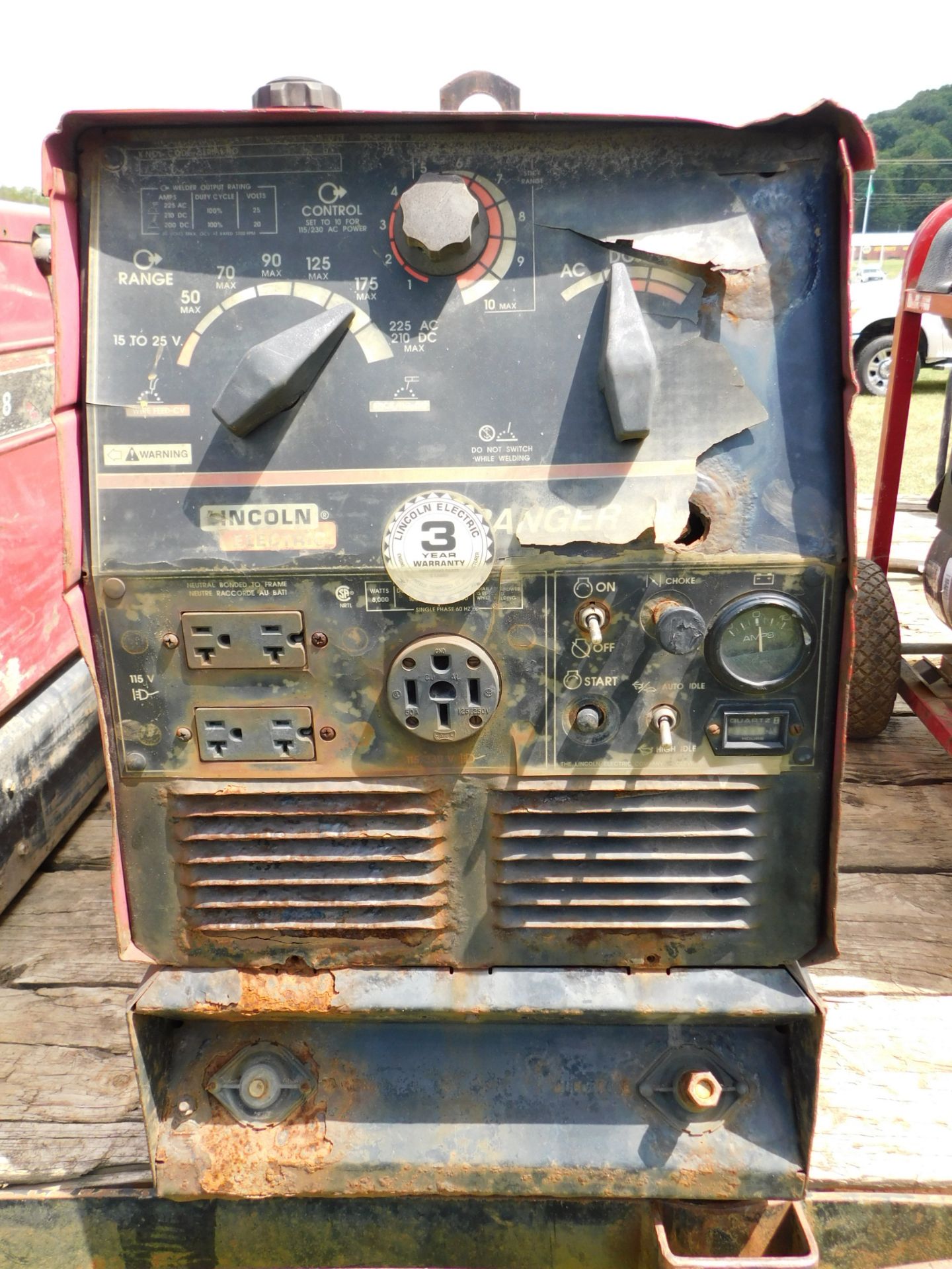Lincoln Ranger 8 Gas-Powered Welder/Generator, SN NA, 865 hours, Not in Running Condition - Image 2 of 8