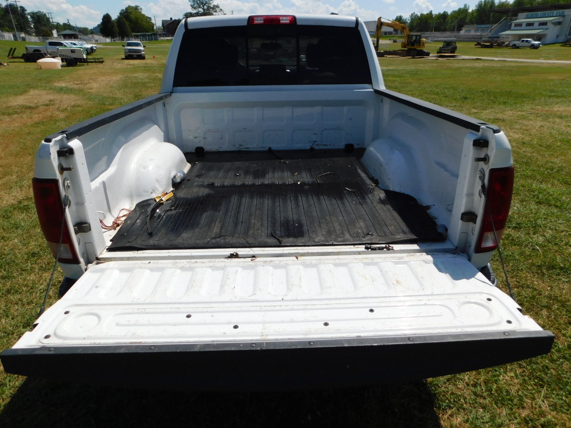 2012 Dodge Ram 1500 Pickup, Crew Cab, 6' Bed, Automatic, 4 WD, AM/FM,AC, PL, PW, Hemi 5.7 L - Image 14 of 53