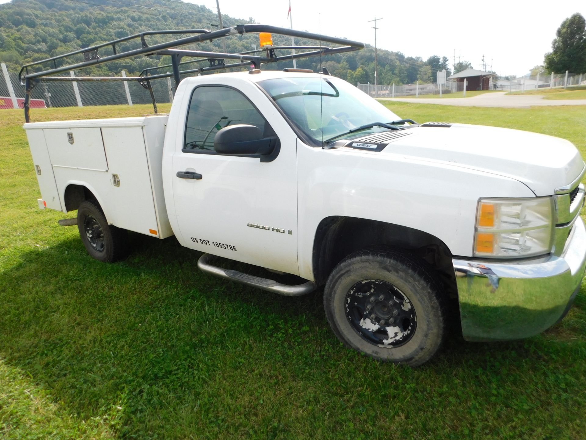 2007 Chevy 2500 Service Truck, VIN 1GCHC24K07E543735 - Image 2 of 32