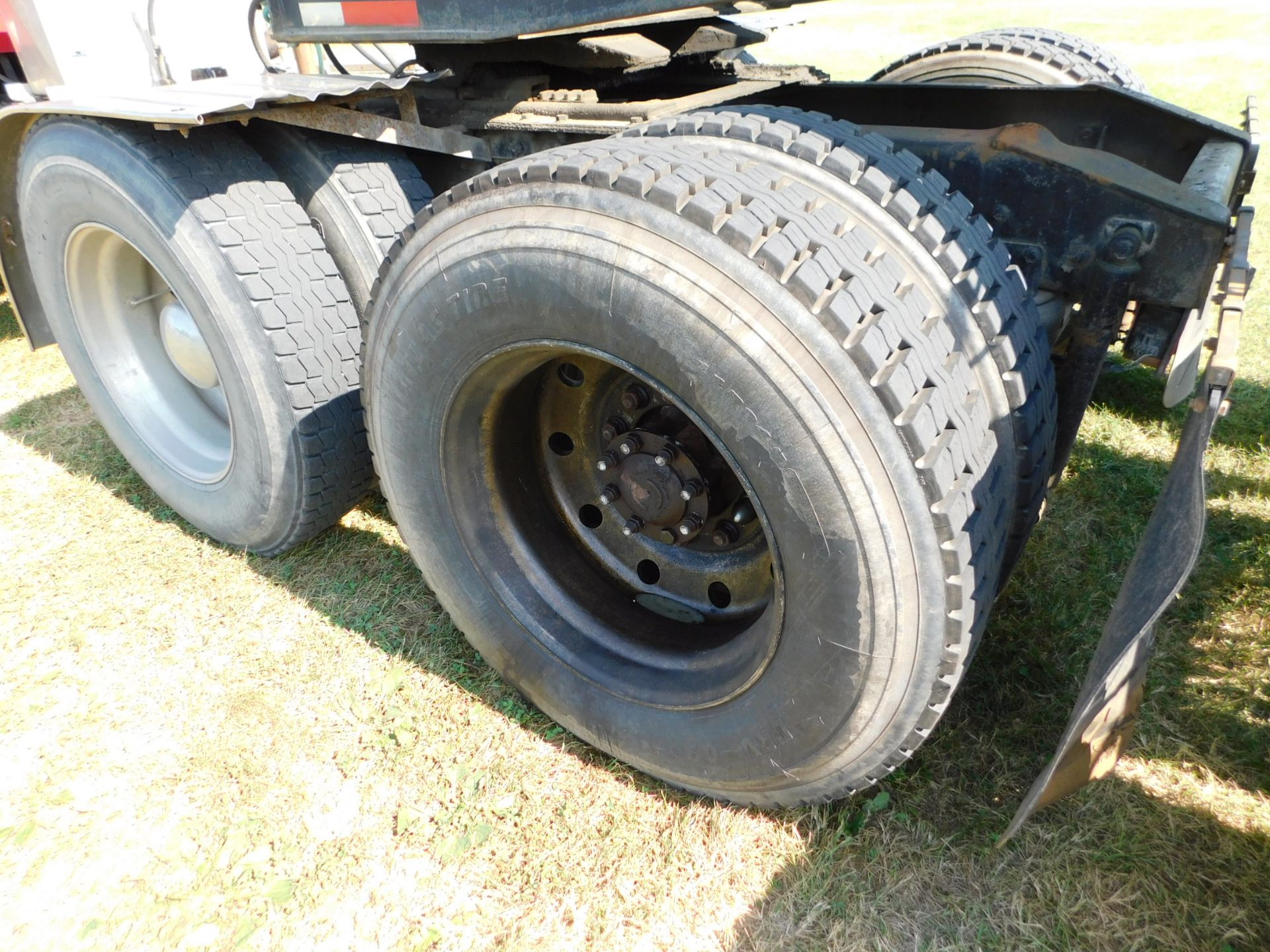 1995 International Eagle 9300 6 x 4 Tandem Axle Semi Tractor, VIN 2HSFBASR2SC060578 CAT 3406 - Image 9 of 49