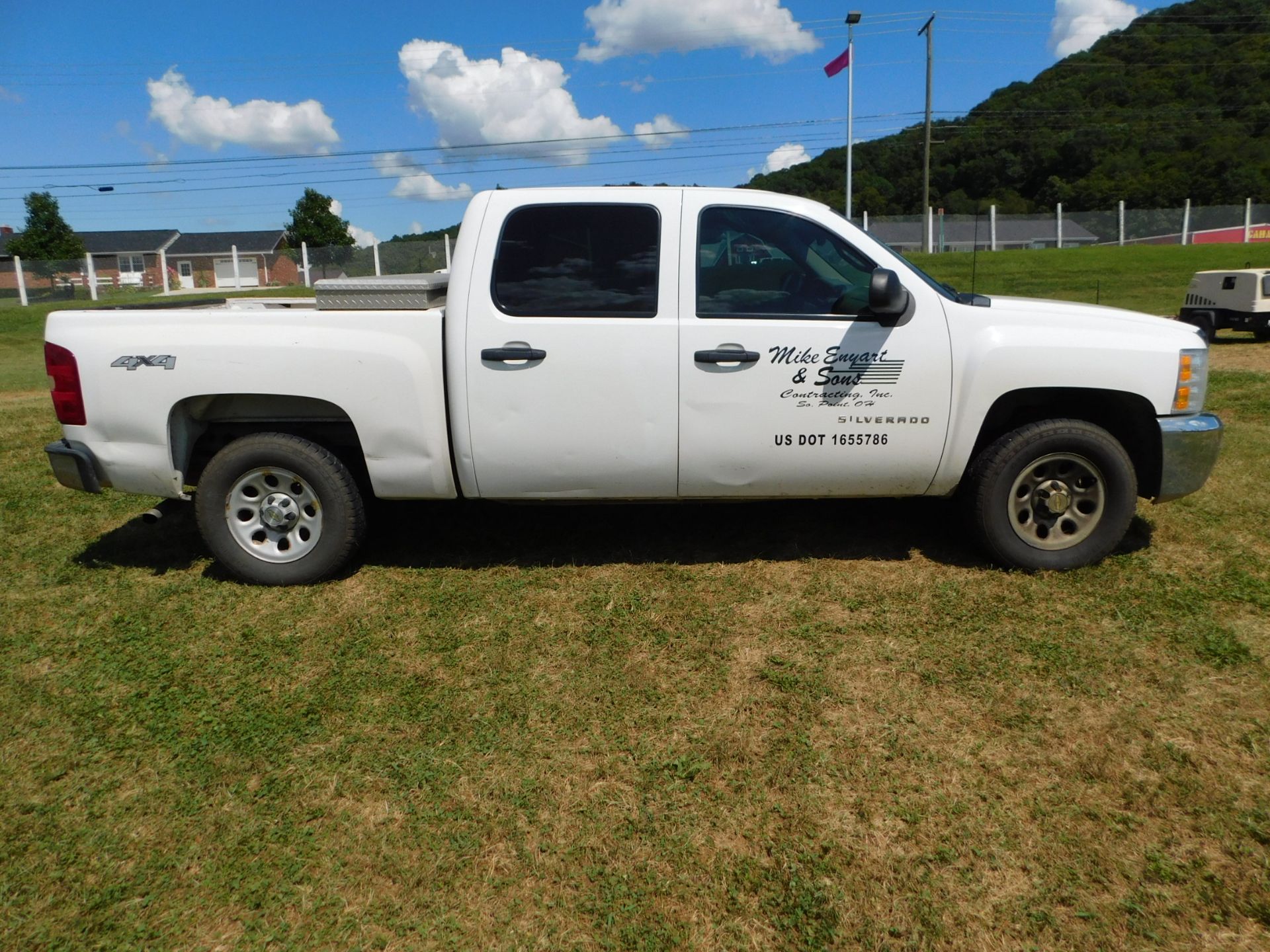 2011 Chevy 2500 Silverado Pickup, Crew Cab, 6' Bed, Automatic, AM/FM, 4WD, AC, PL, Aluminum Tool - Image 4 of 50