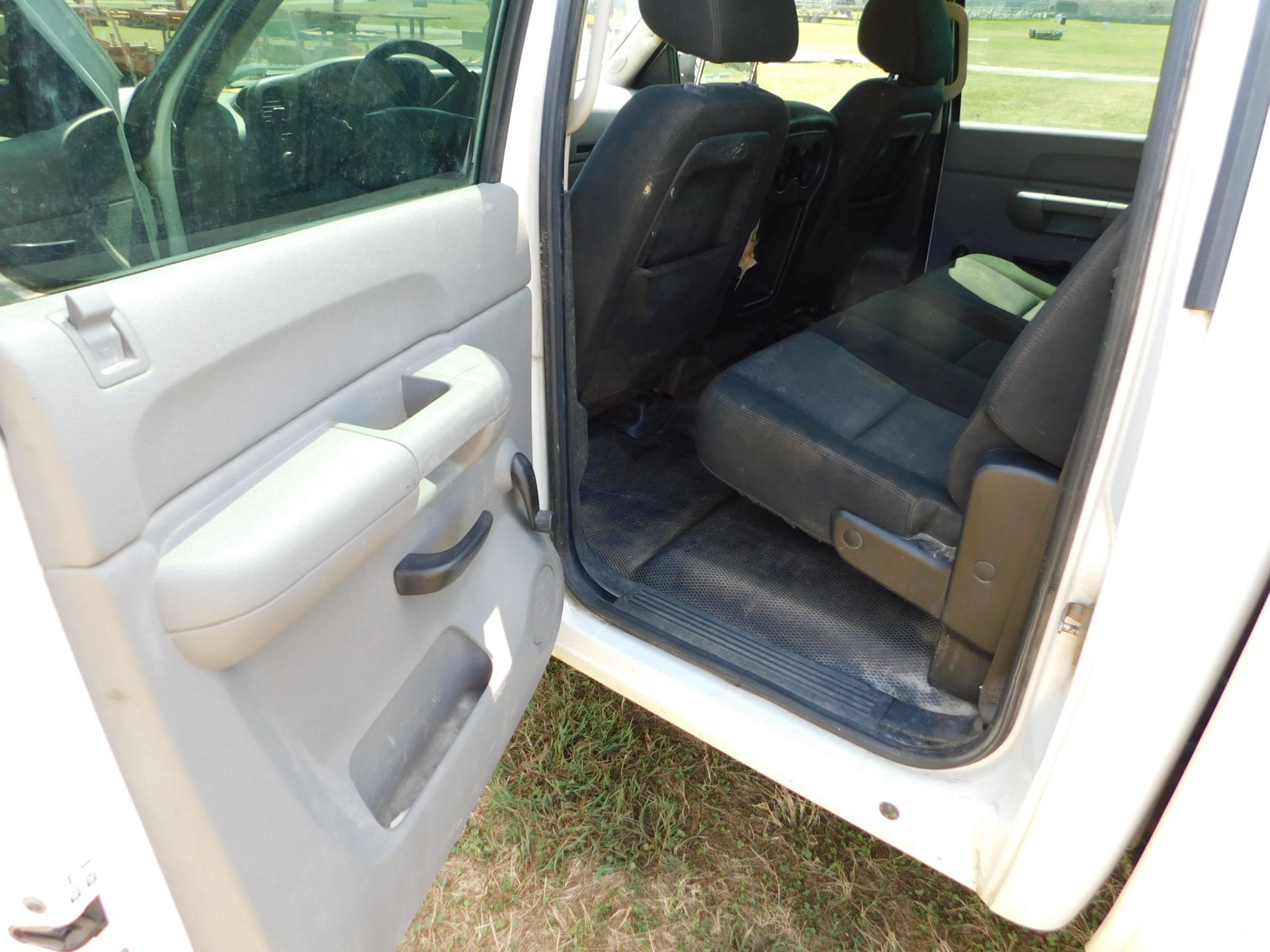 2011 Chevy 2500 Silverado Pickup, Crew Cab, 6' Bed, Automatic, AM/FM, 4WD, AC, PL, Aluminum Tool - Image 34 of 50