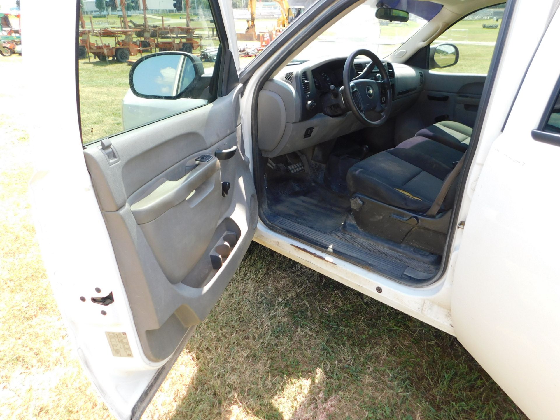 2011 Chevy 2500 Silverado Pickup, Crew Cab, 6' Bed, Automatic, AM/FM, 4WD, AC, PL, Aluminum Tool - Image 22 of 50