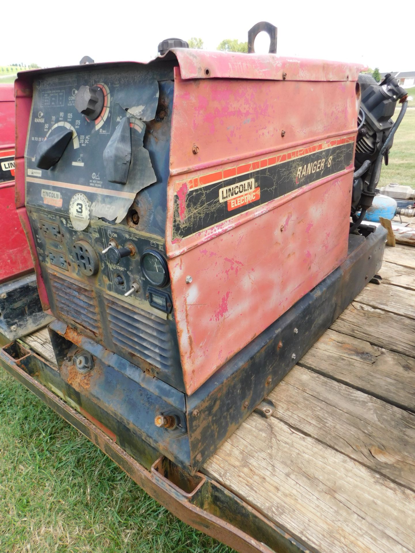 Lincoln Ranger 8 Gas-Powered Welder/Generator, SN NA, 865 hours, Not in Running Condition - Image 7 of 8
