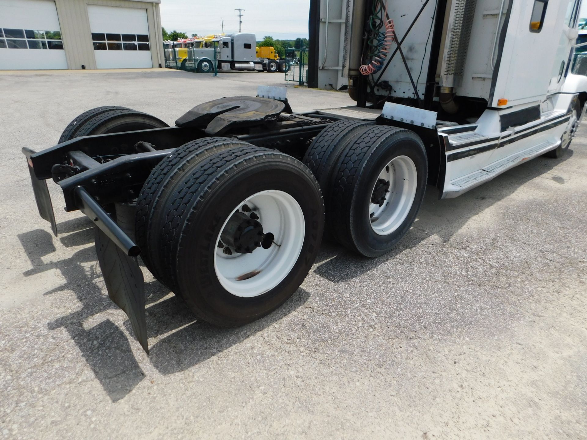 1997 Freightliner Model FLD-120 Sleeper Semi Truck, 6X4, ELOG Exempt, CAT 3406 - Image 5 of 32