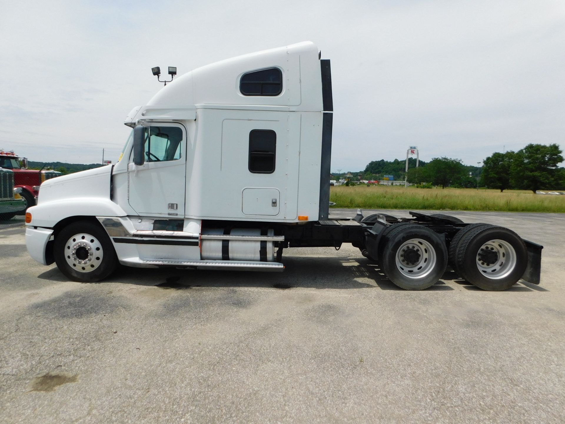 1997 Freightliner Model FLD-120 Sleeper Semi Truck, 6X4, ELOG Exempt, CAT 3406 - Image 10 of 32