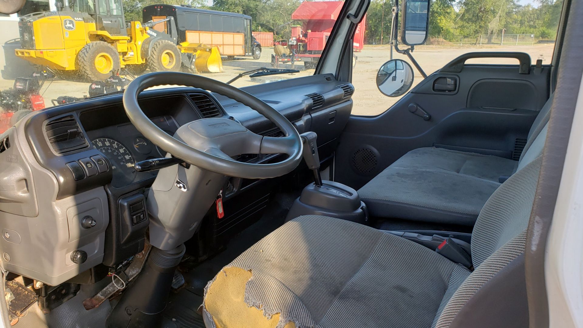 2002 Isuzu Super Lawn Truck Isuzu Turbo Diesel, 16 ft. Box, Hydraulic Ramp Door, Interior Storage - Image 10 of 13