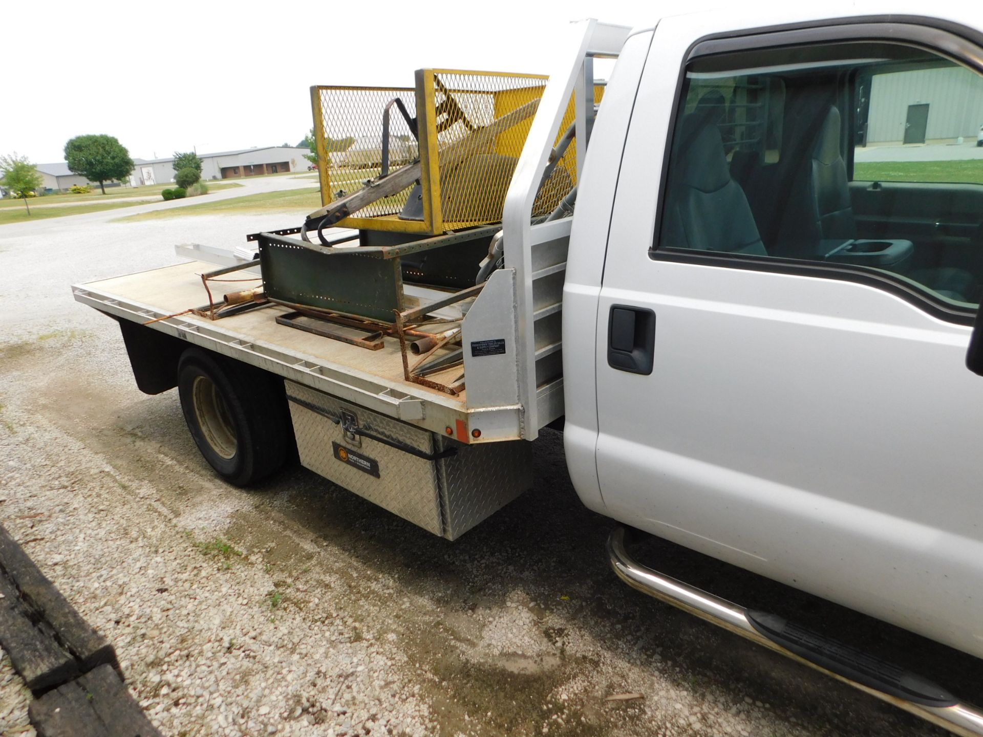 2009 Ford F350 XL Super Duty Stake Bed Truck, VIN 1FDWF36529EA03362, Gas, 123,288 Miles, 12 Ft. X - Image 3 of 22