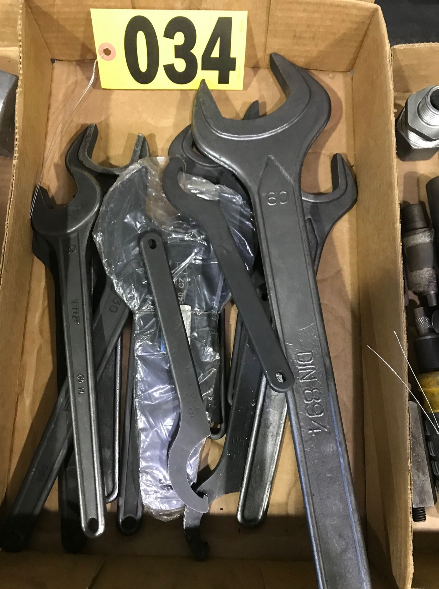 Assorted wrenches