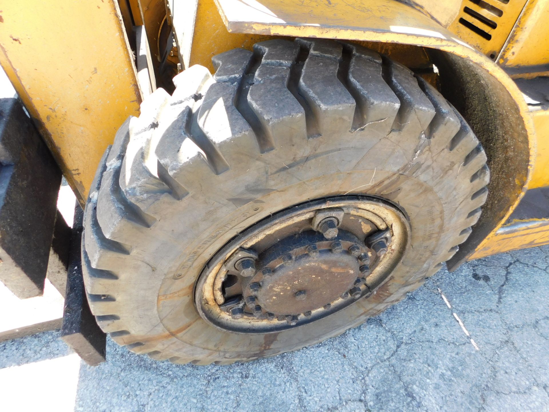 Allis Chalmers Model FP-80-24 Fork Lift, s/n 17210417, 8,000 Lb. Capacity, LP, Pneumatic Tire, Cage - Image 10 of 16