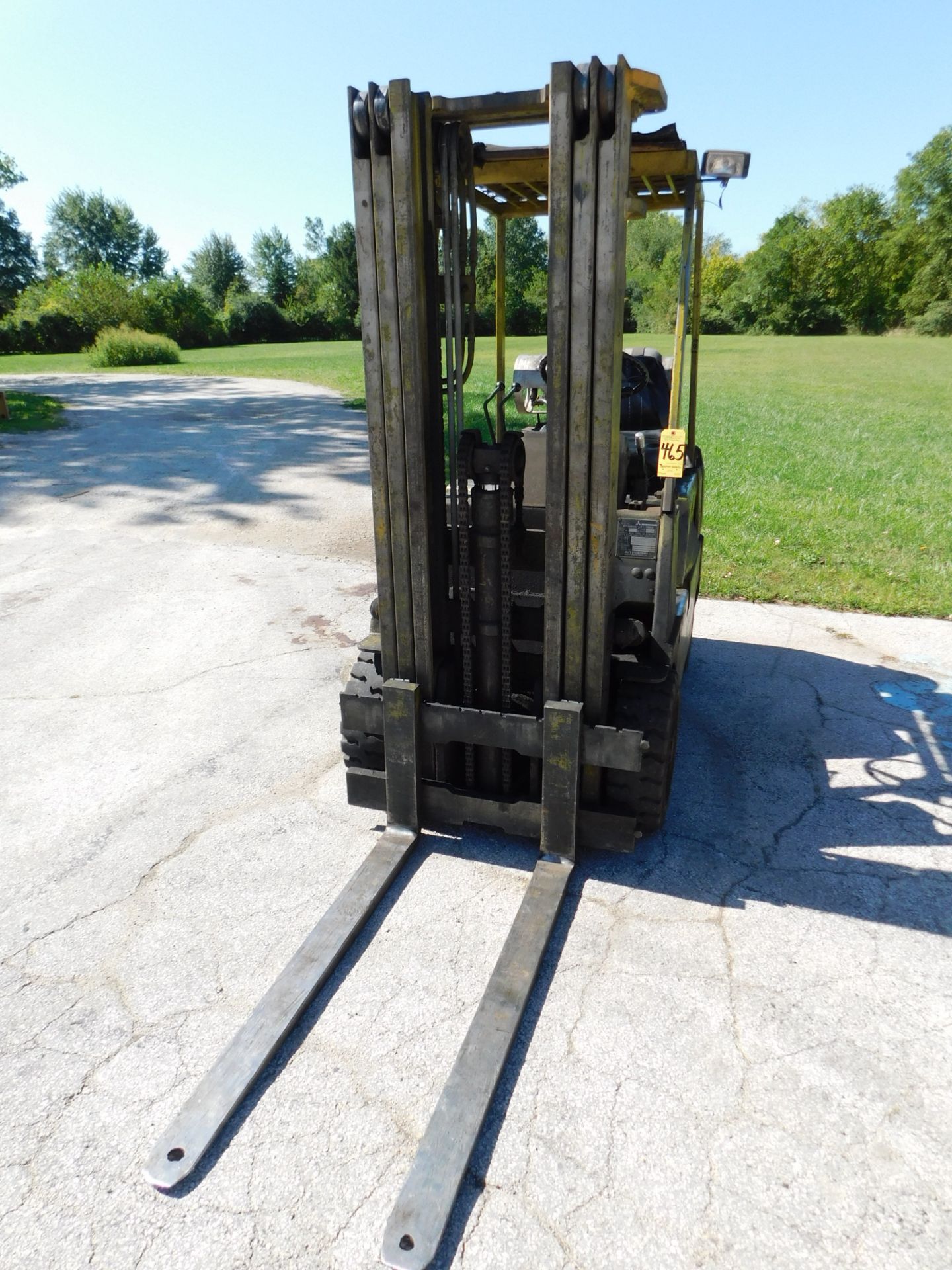 Mitsubishi FGC25 Fork Lift, 5,000 Lb. Capacity, LP, Hard Tire, Cage, 3-Stage Mast - Image 2 of 13