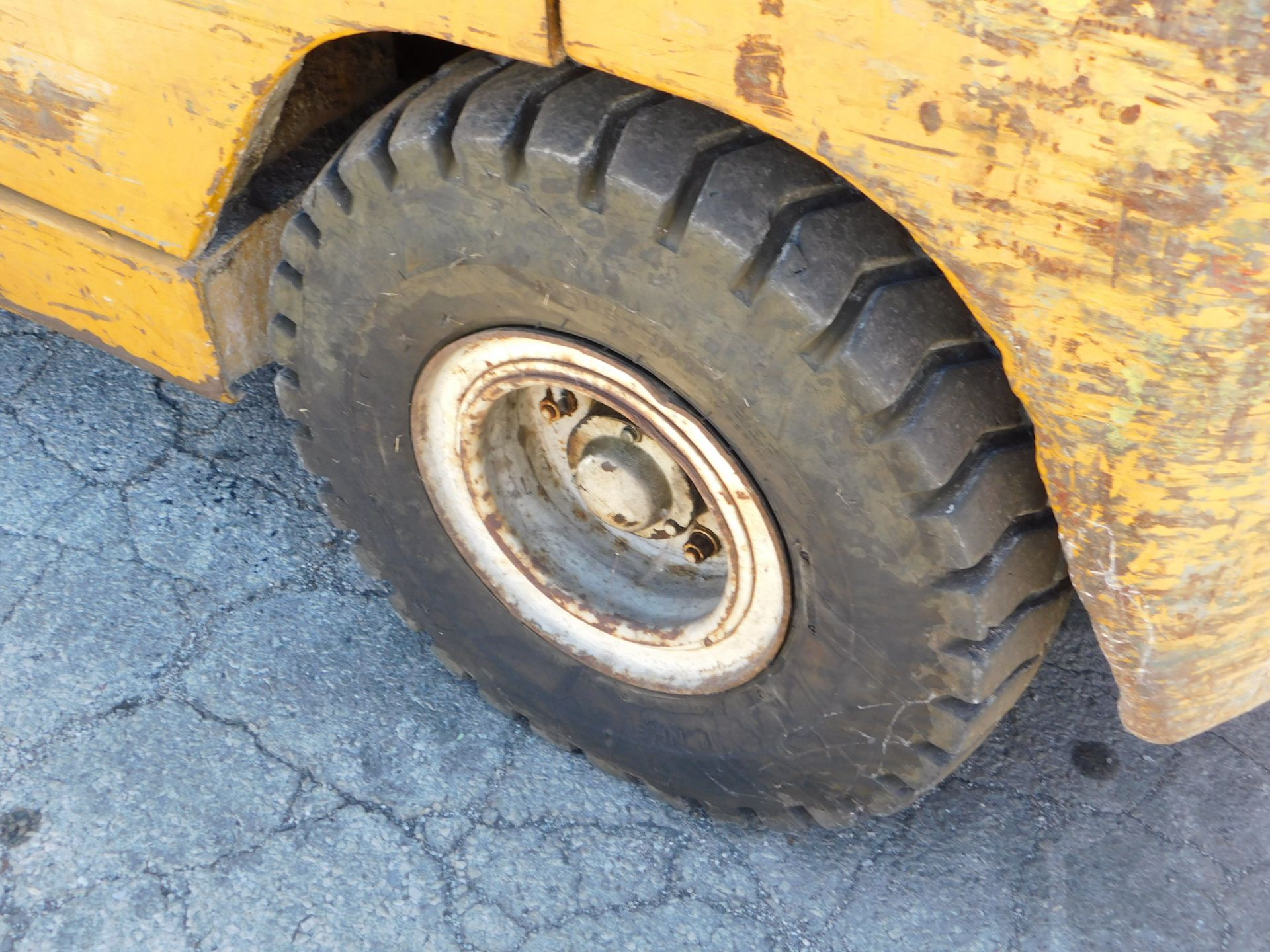 Allis Chalmers Model FP-80-24 Fork Lift, s/n 17210417, 8,000 Lb. Capacity, LP, Pneumatic Tire, Cage - Image 14 of 16