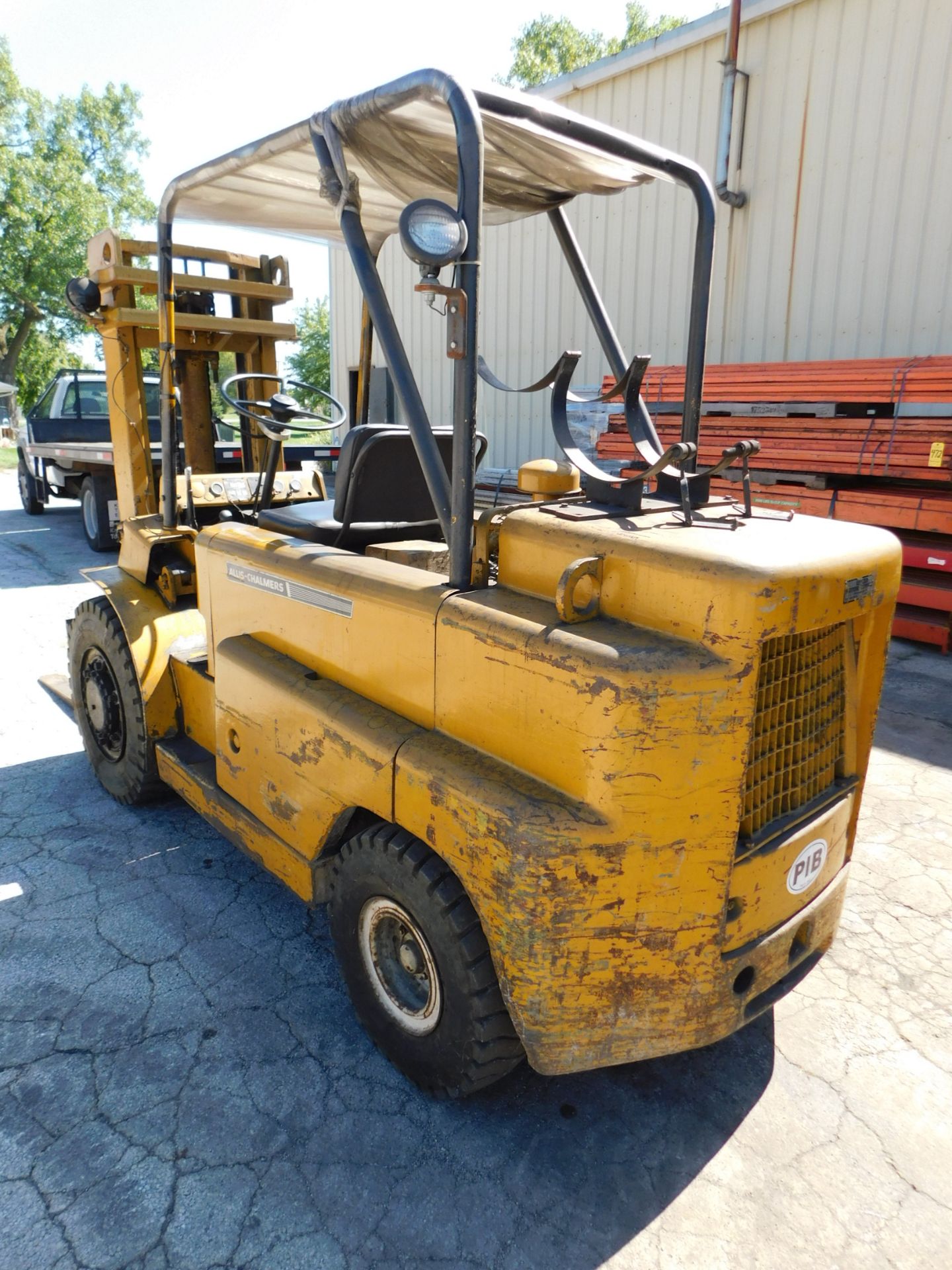 Allis Chalmers Model FP-80-24 Fork Lift, s/n 17210417, 8,000 Lb. Capacity, LP, Pneumatic Tire, Cage - Image 6 of 16