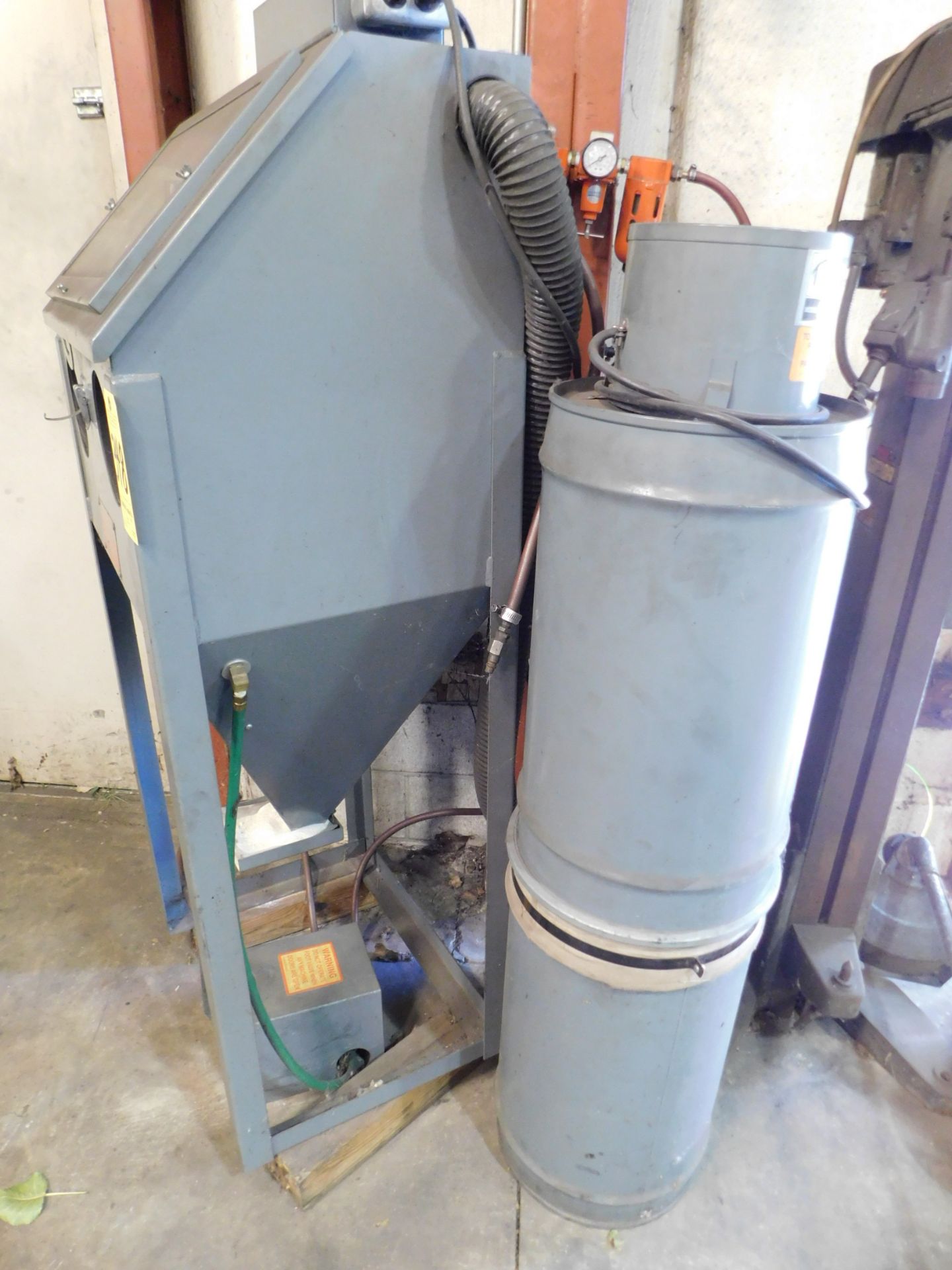 Trinco Model 24/BP Dry Blast Cabinet with Reclaimer - Image 2 of 5