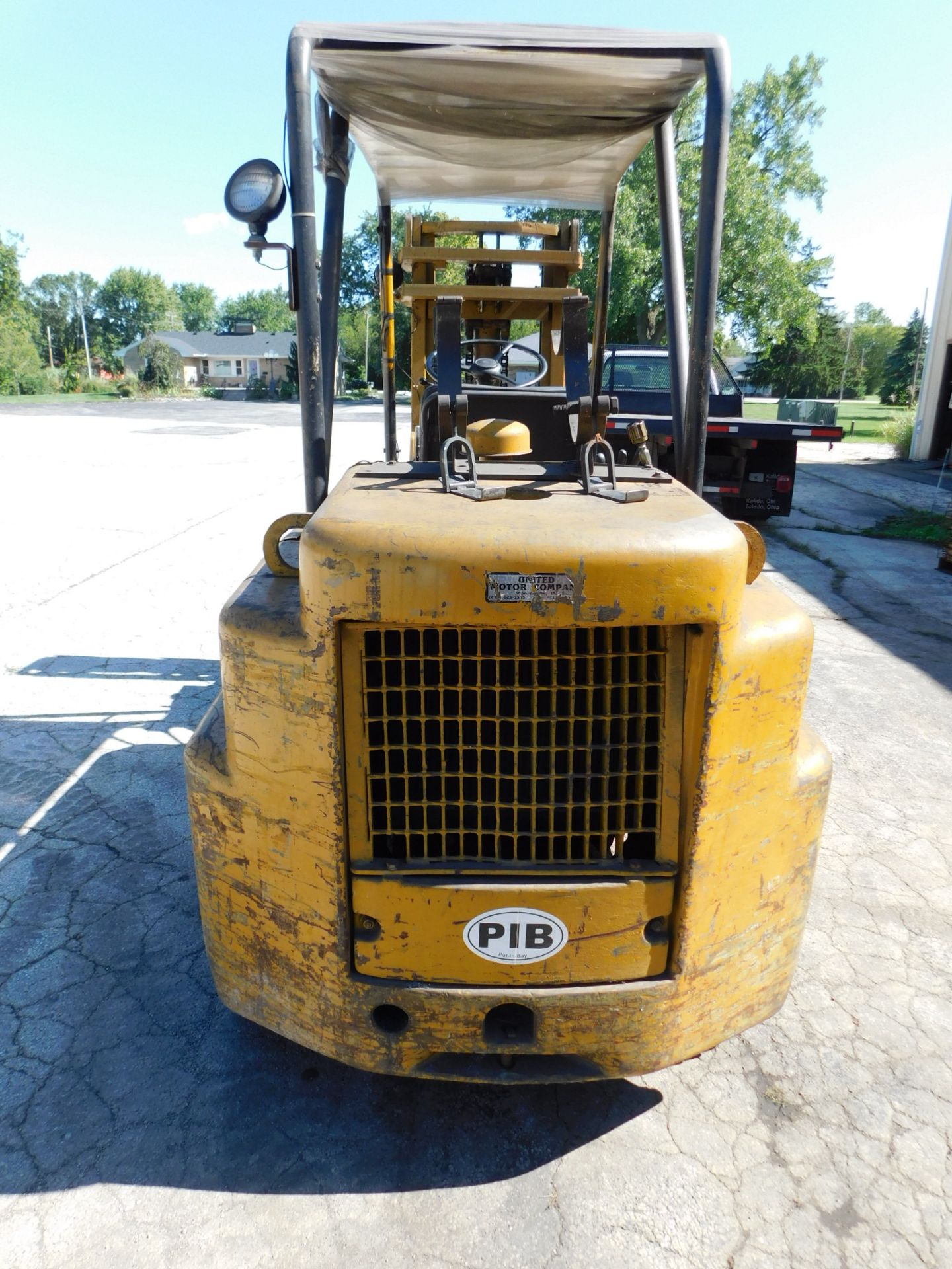 Allis Chalmers Model FP-80-24 Fork Lift, s/n 17210417, 8,000 Lb. Capacity, LP, Pneumatic Tire, Cage - Image 5 of 16