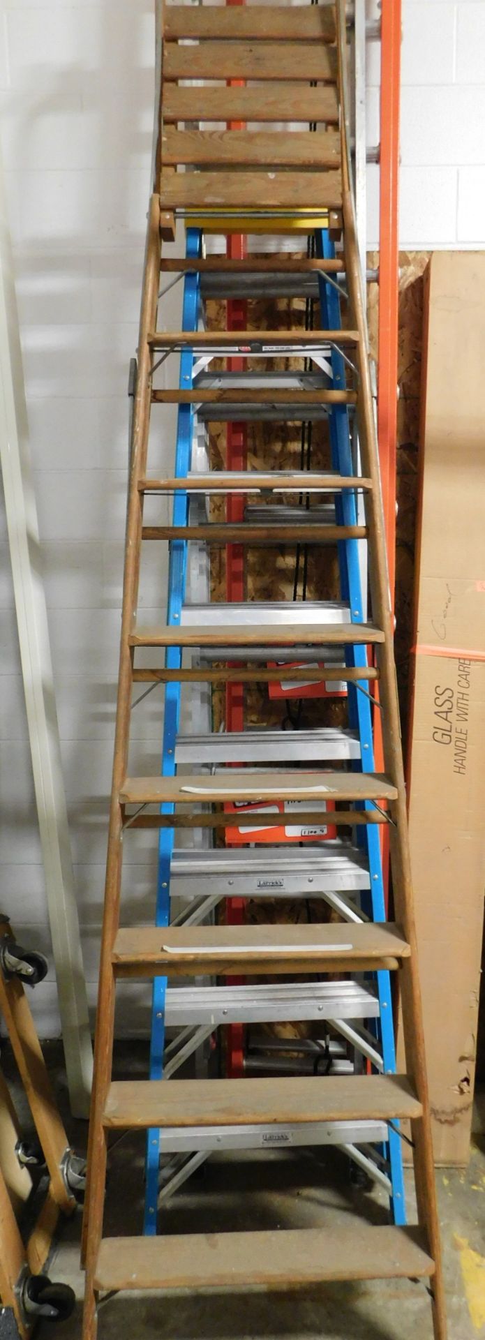 Wooden Step Ladder, 10'