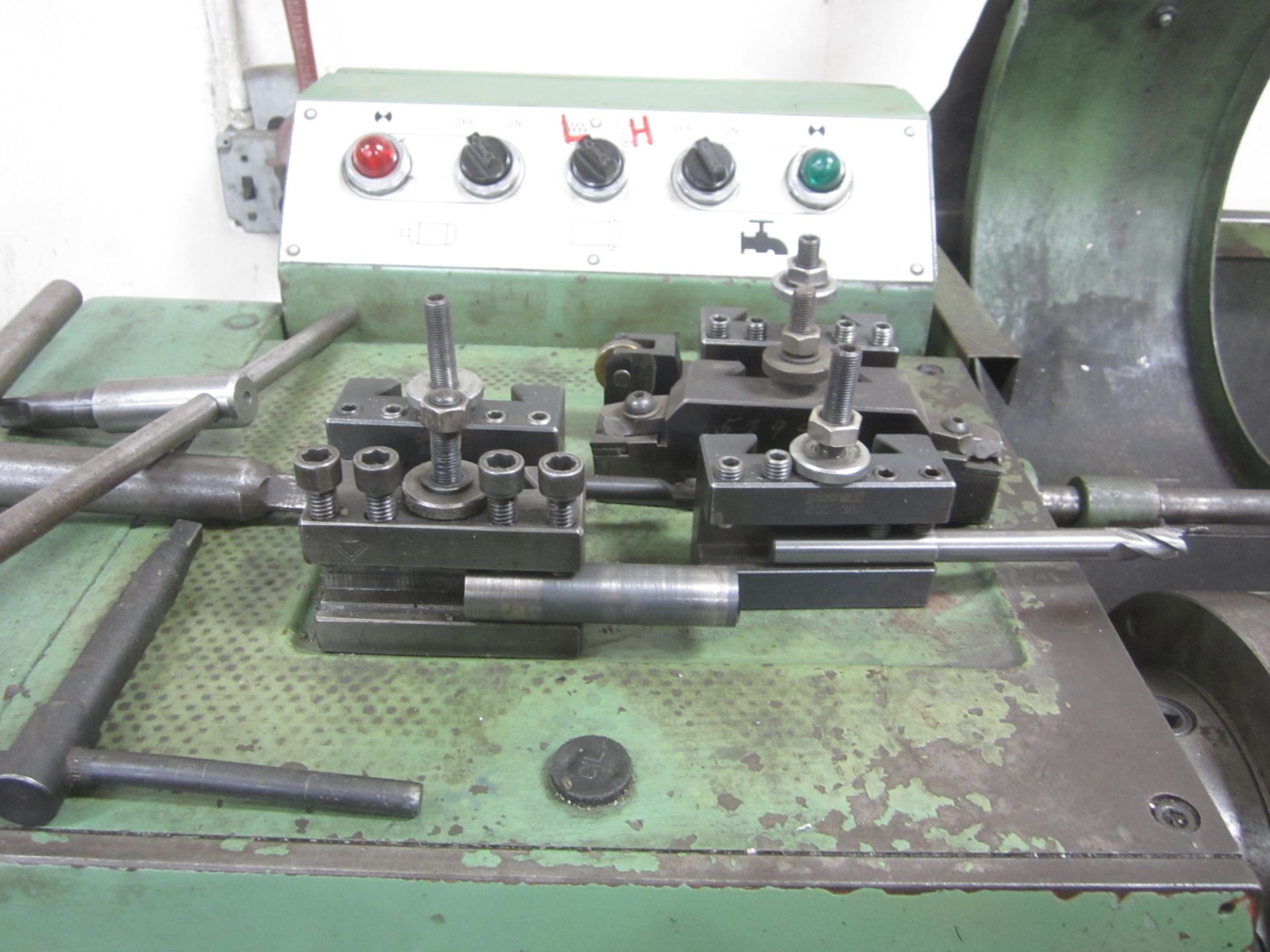 Victor Model 1640B Gear Head Engine Lathe, s/n 9071957, 16 In. X 40 In. Capacity, 5C Lever Type - Image 3 of 4