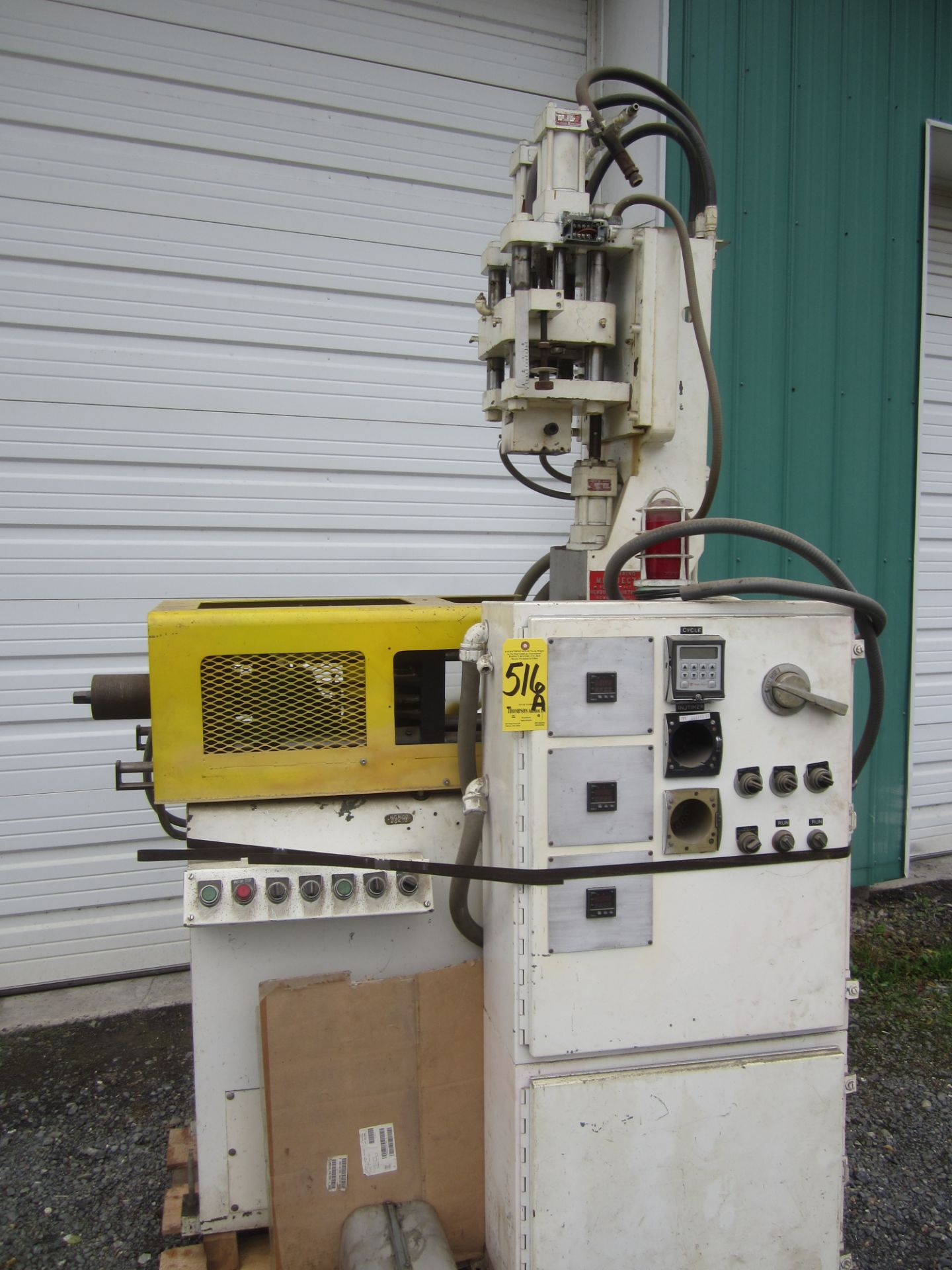 Newbury Model HV125RS Vertical Plastic Injeciton Mold Machine, s/n 614-092567, with Controls,
