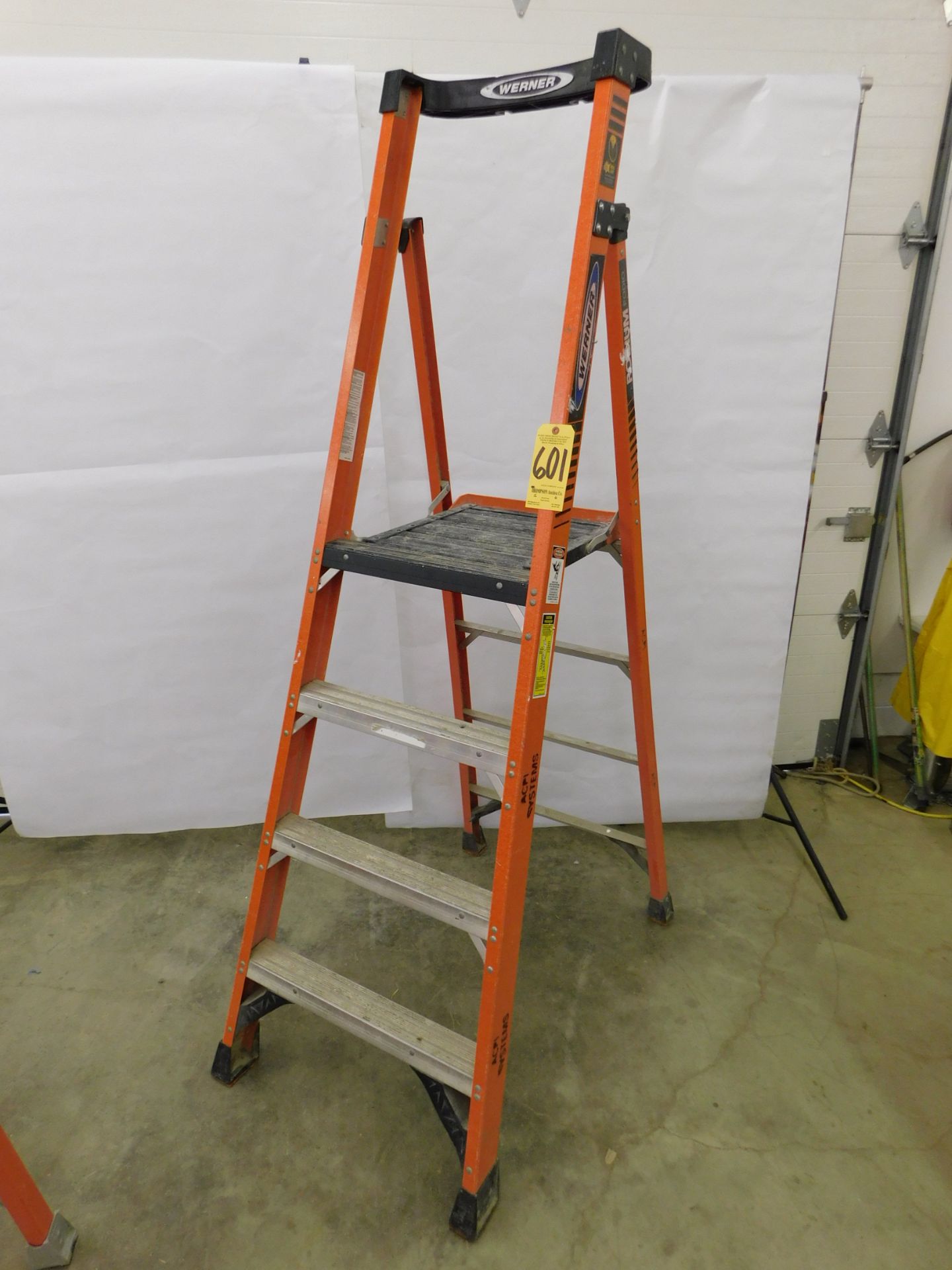 Werner 4' Fiberglass Platform Ladder