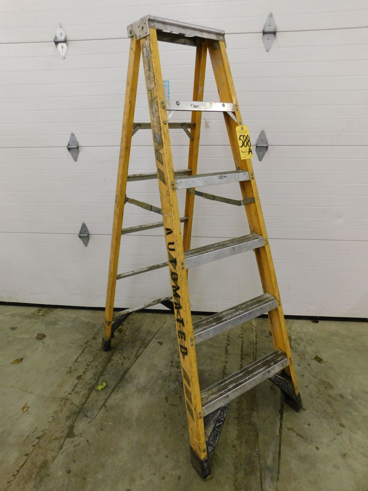 Fiberglass Step Ladder, 6'