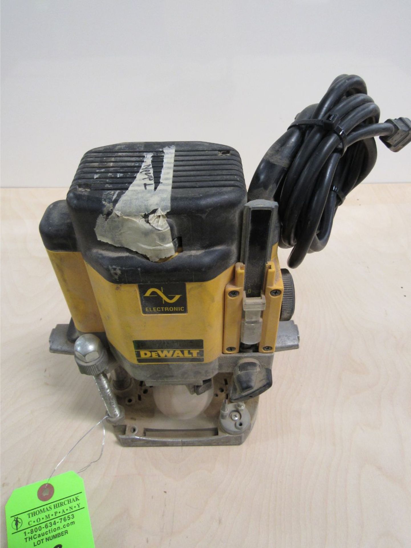 DeWalt DW625 Plunge Router