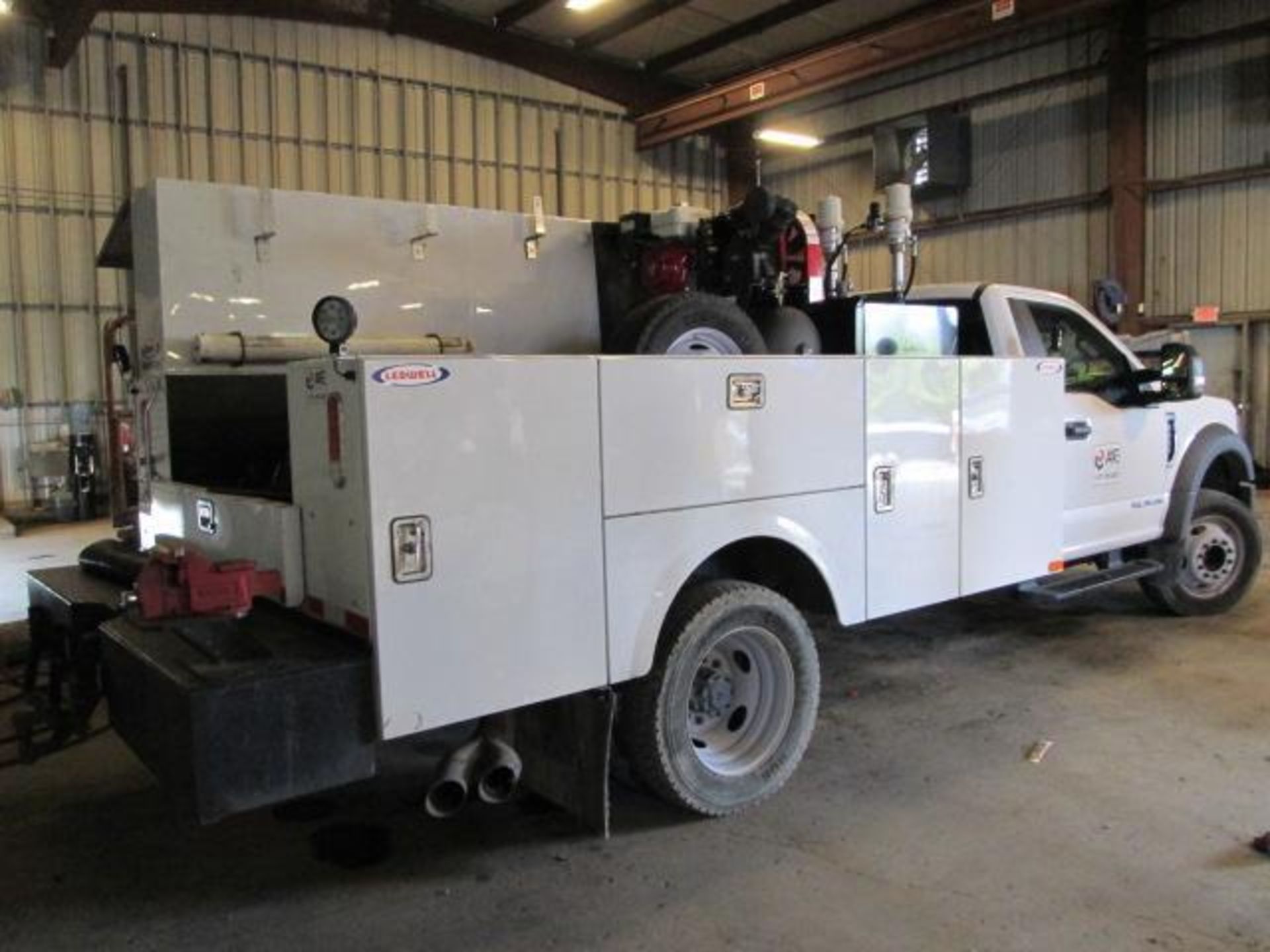 Service Truck - Image 2 of 11