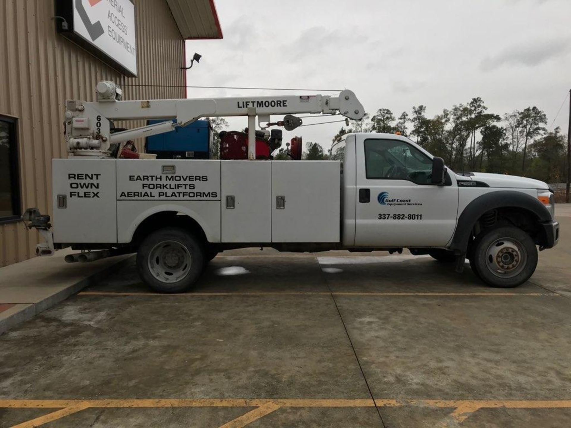 Service Truck - Image 2 of 10