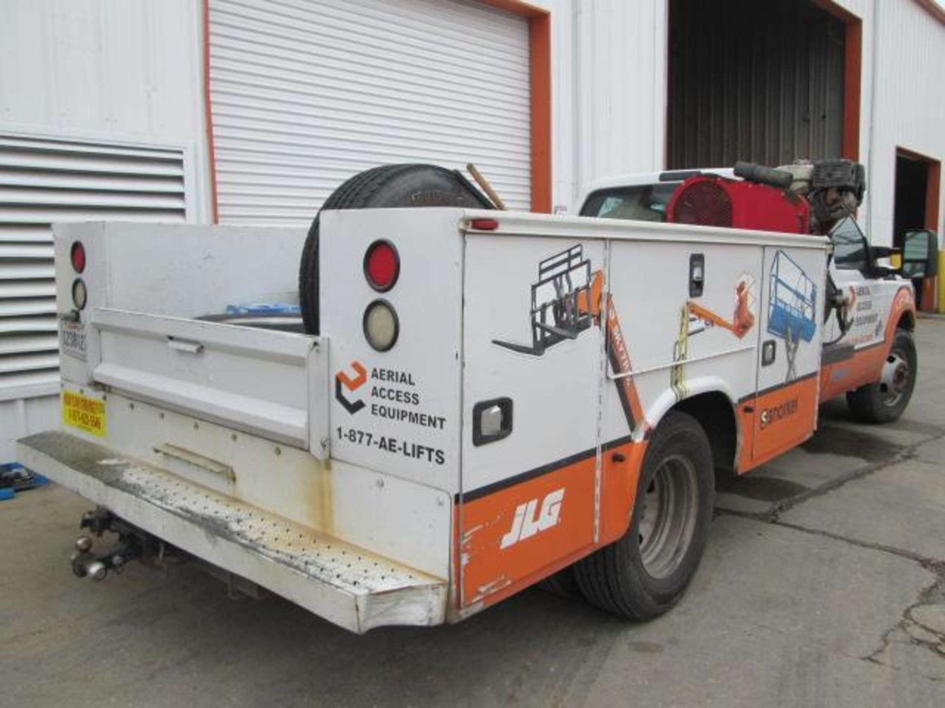 Service Truck - Image 4 of 18