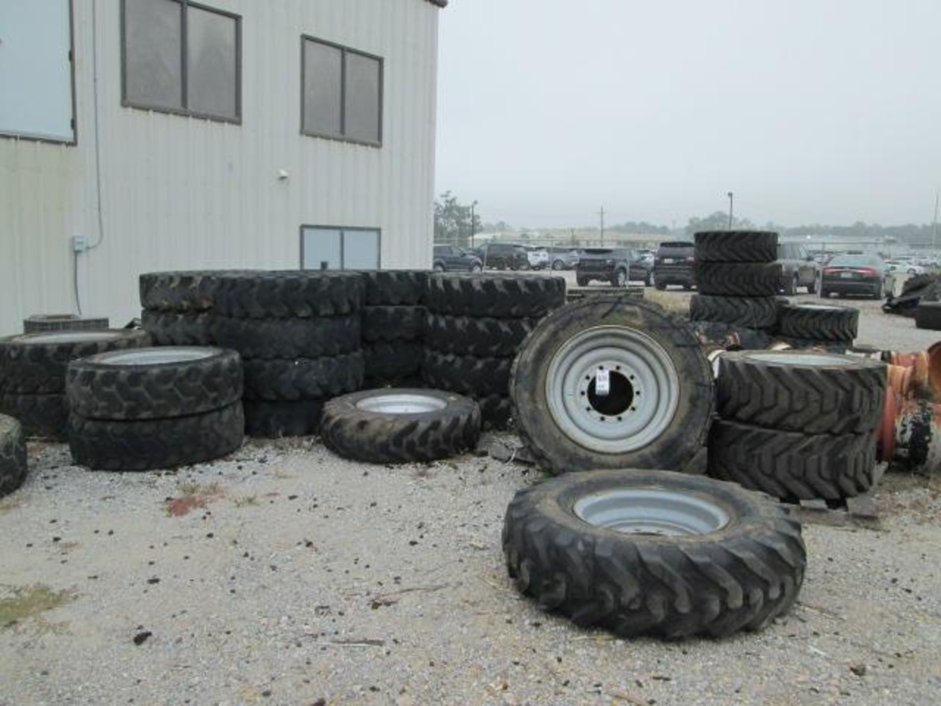 Tires - Image 3 of 7