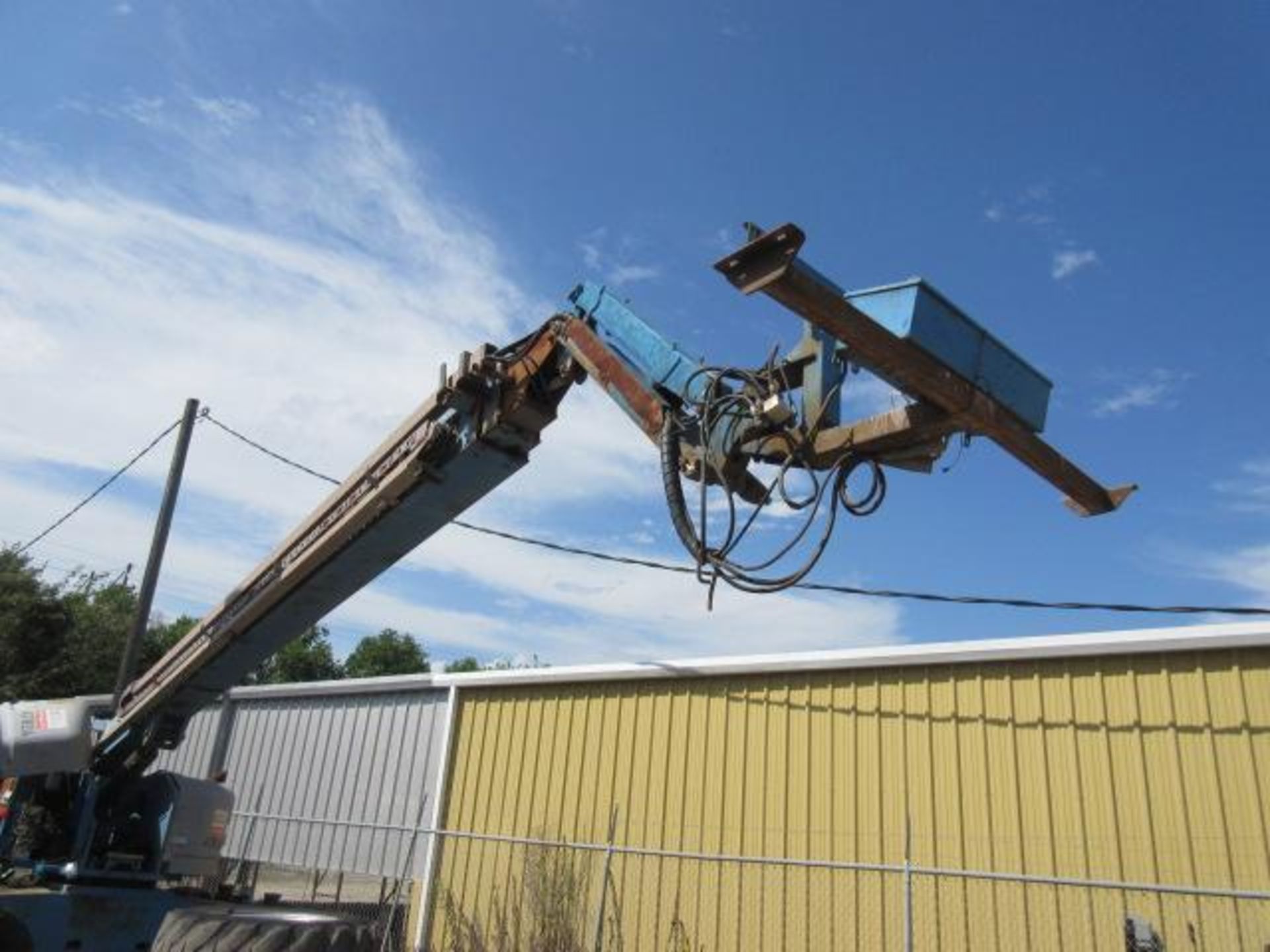 Genie Telescopic Boom Lift - Image 5 of 5