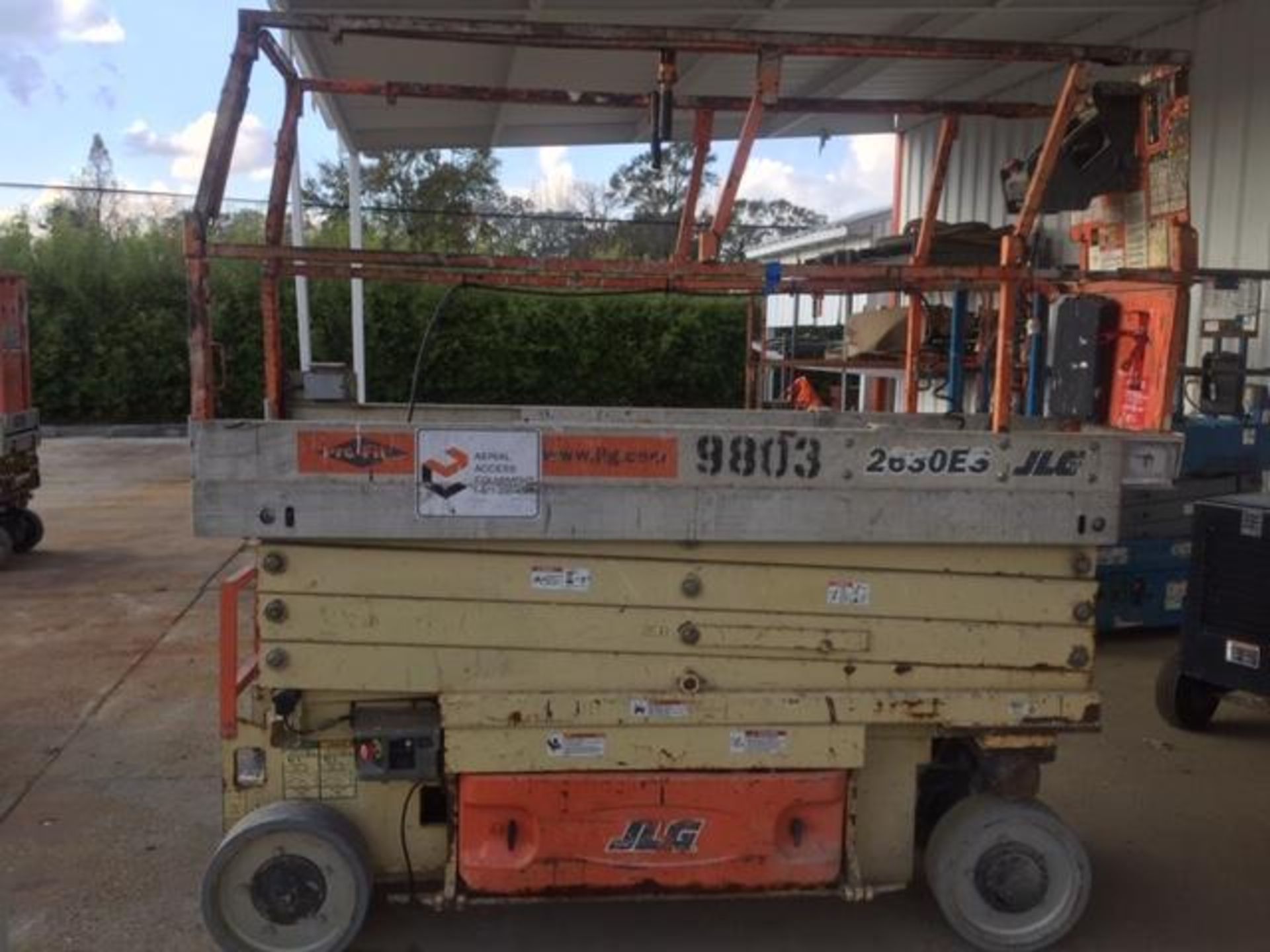 JLG Scissor Lift - Image 2 of 2