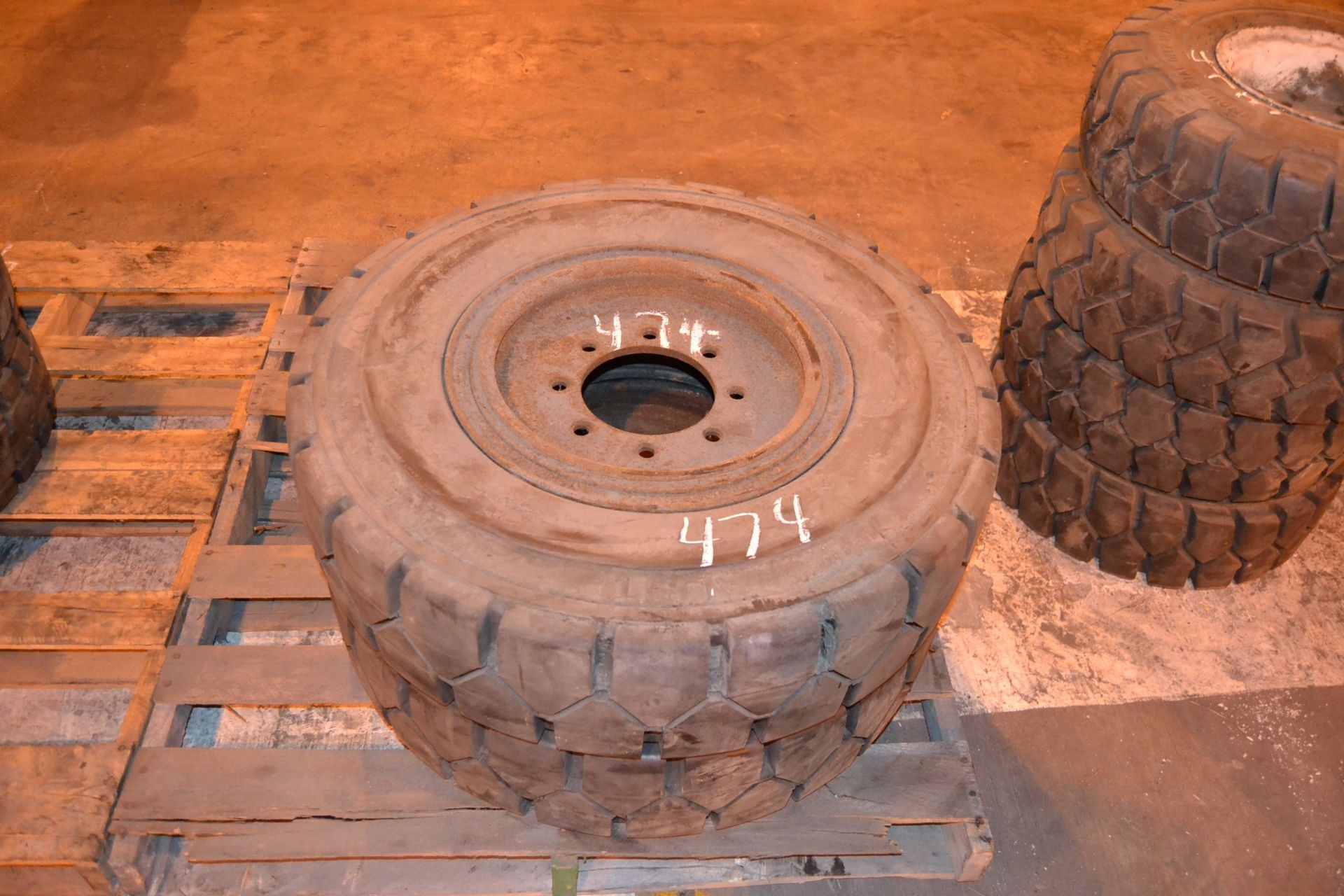 (2) 7.50 15 FORKLIFT TIRES & WHEELS