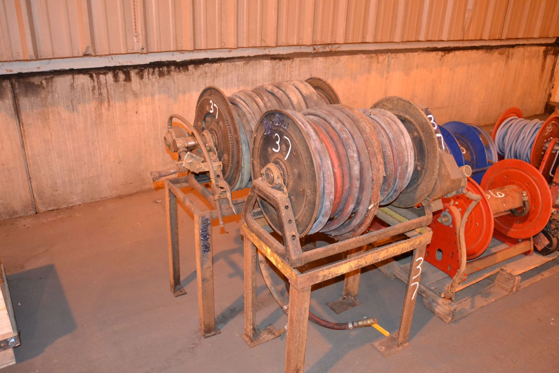 (2) HOSE REELS - Bild 2 aus 2