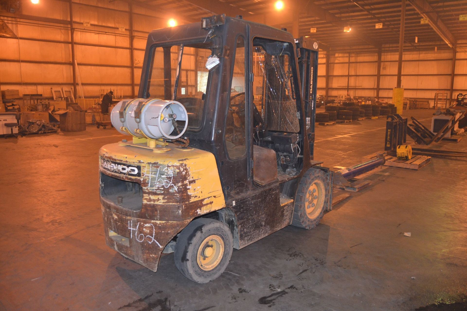 DAEWOO MODEL 30 FORKLIFT W/PROPANE GAS ENGINE; W/3 STAGE MAST; W/SIDE SHIFT; SN# CX05328