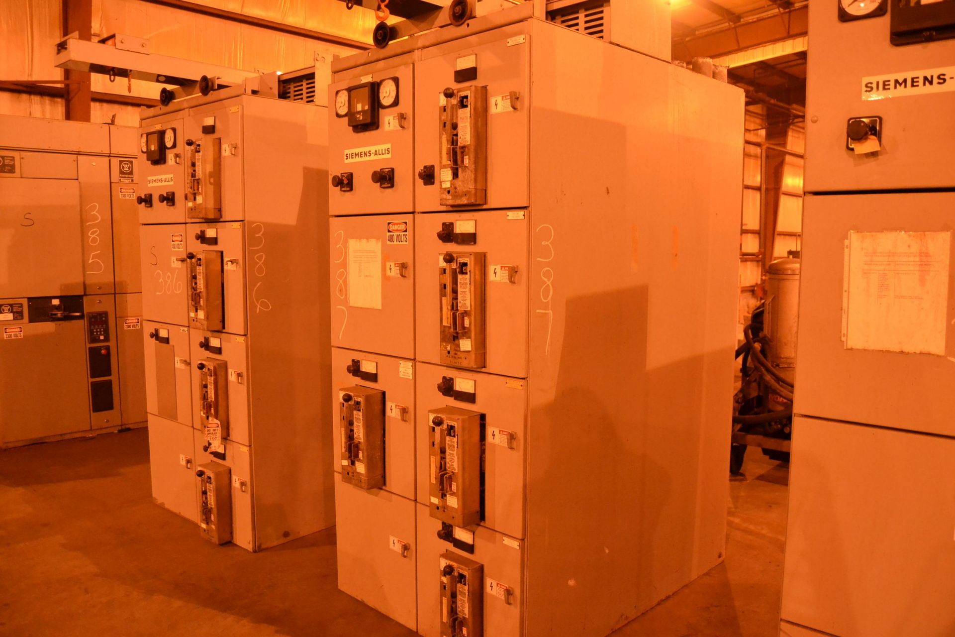 SIEMENS 4 SECTION SWITCH GEAR - Bild 2 aus 2