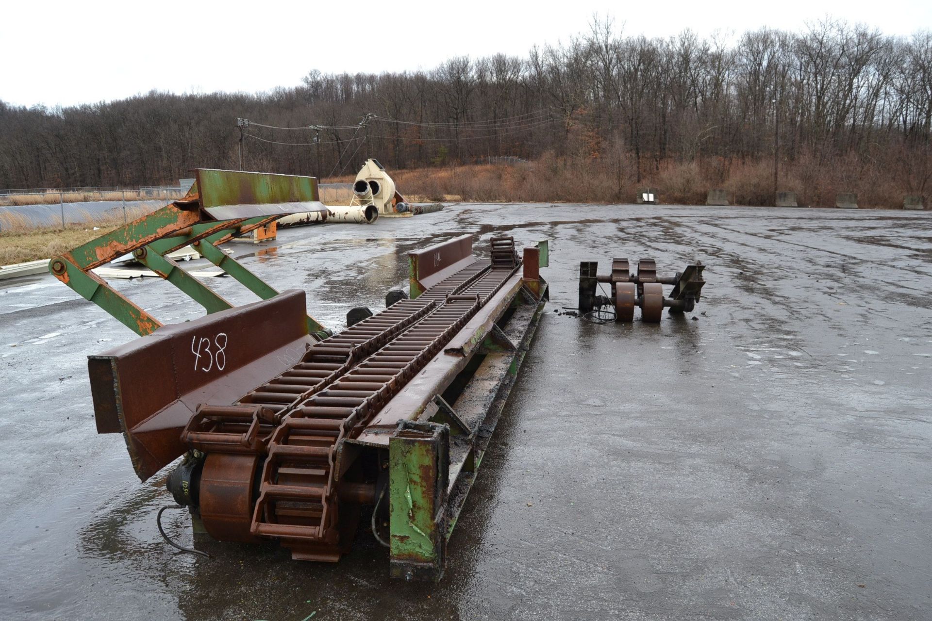 22' ENDWISE LOG TROUGH W/DOUBLE LADDER BACK CHAIN; W/DRIVE; W/3 ARM KICKERS