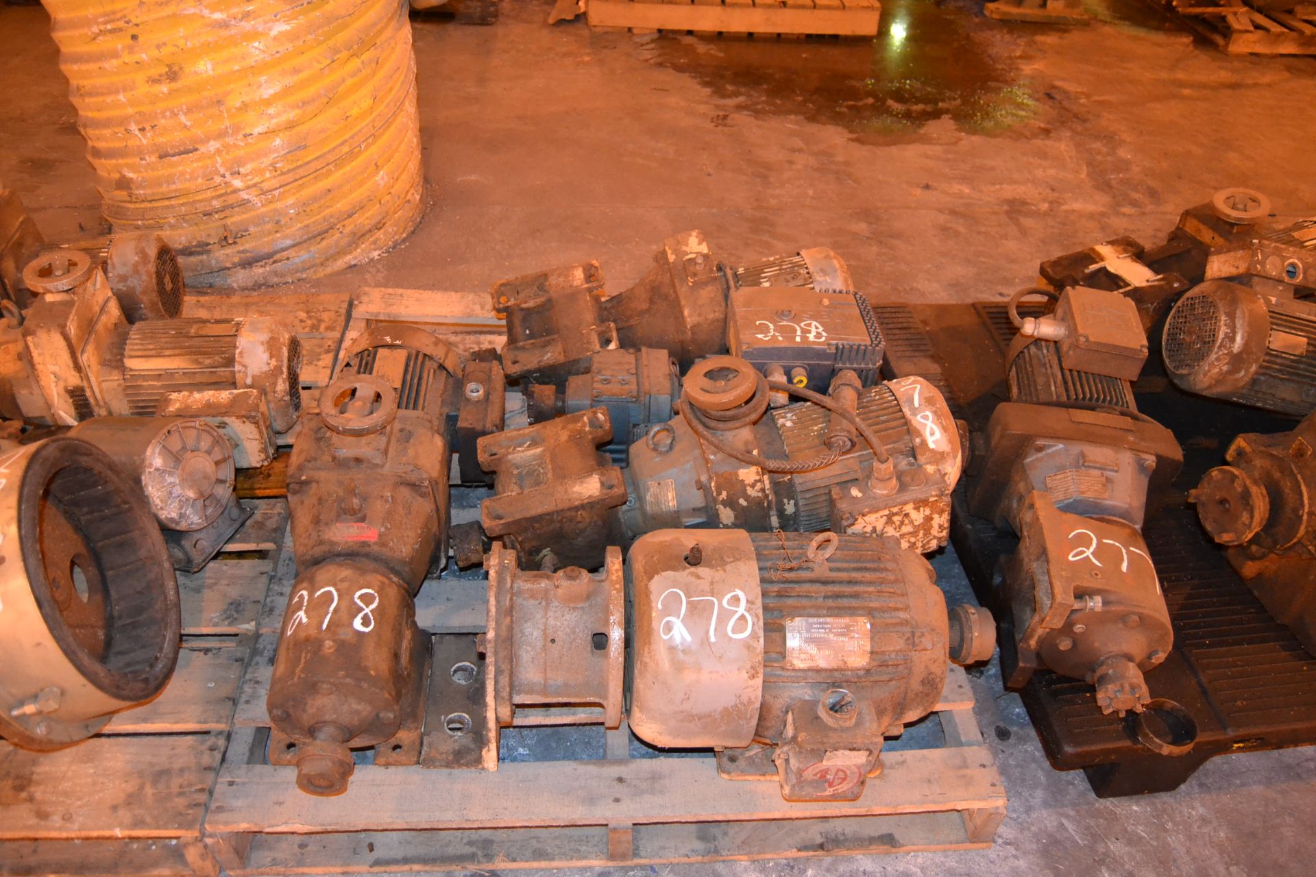 (5) GEAR REDUCERS W/ MOTORS