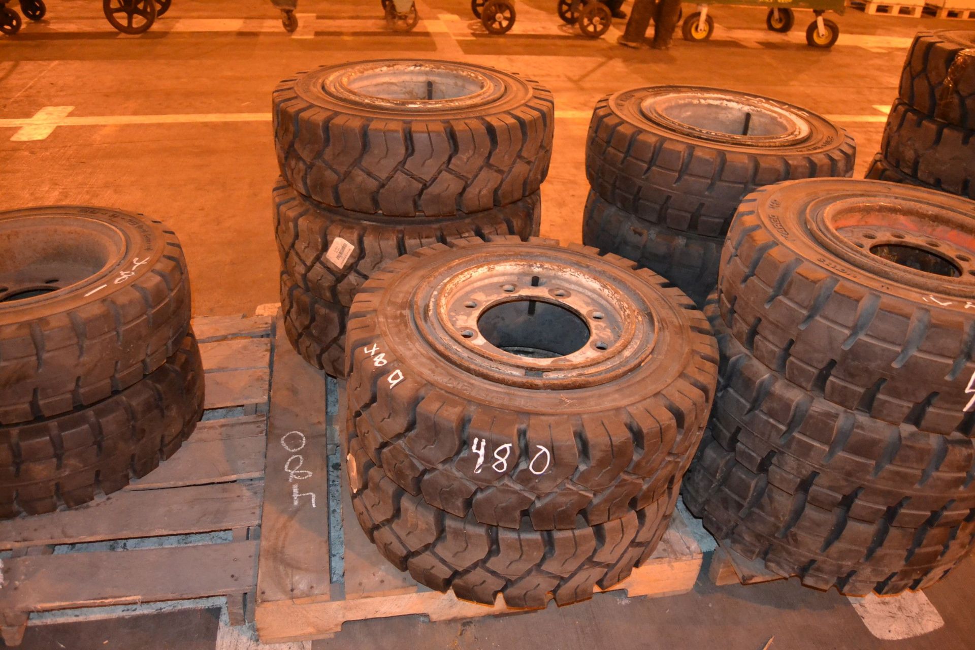 (5) 250 X 15 FORKLIFT TIRES & WHEELS