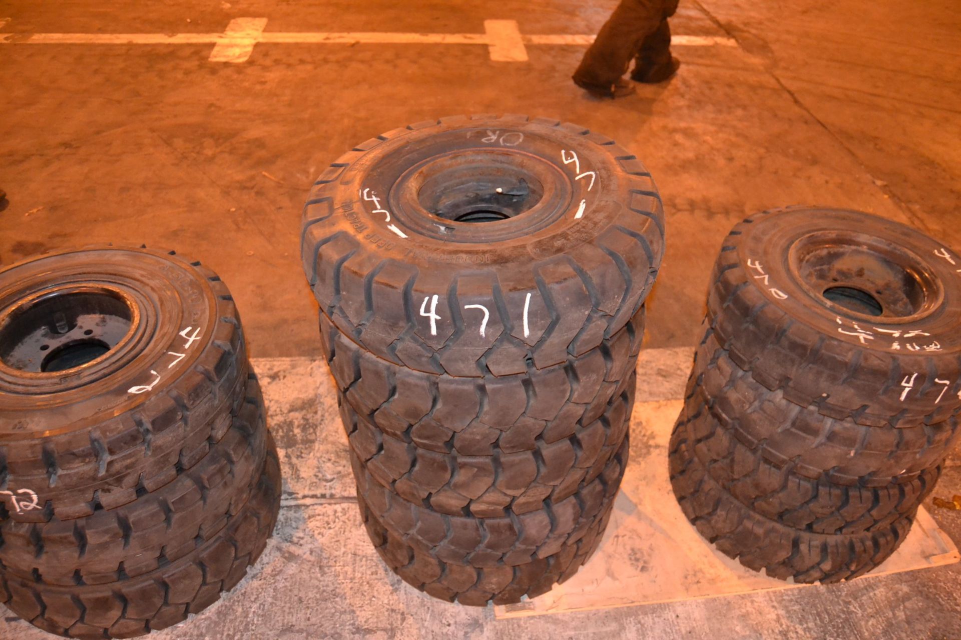 (5) 6.90-6.00 X 9 FORKLIFT TIRES W/WHEELS