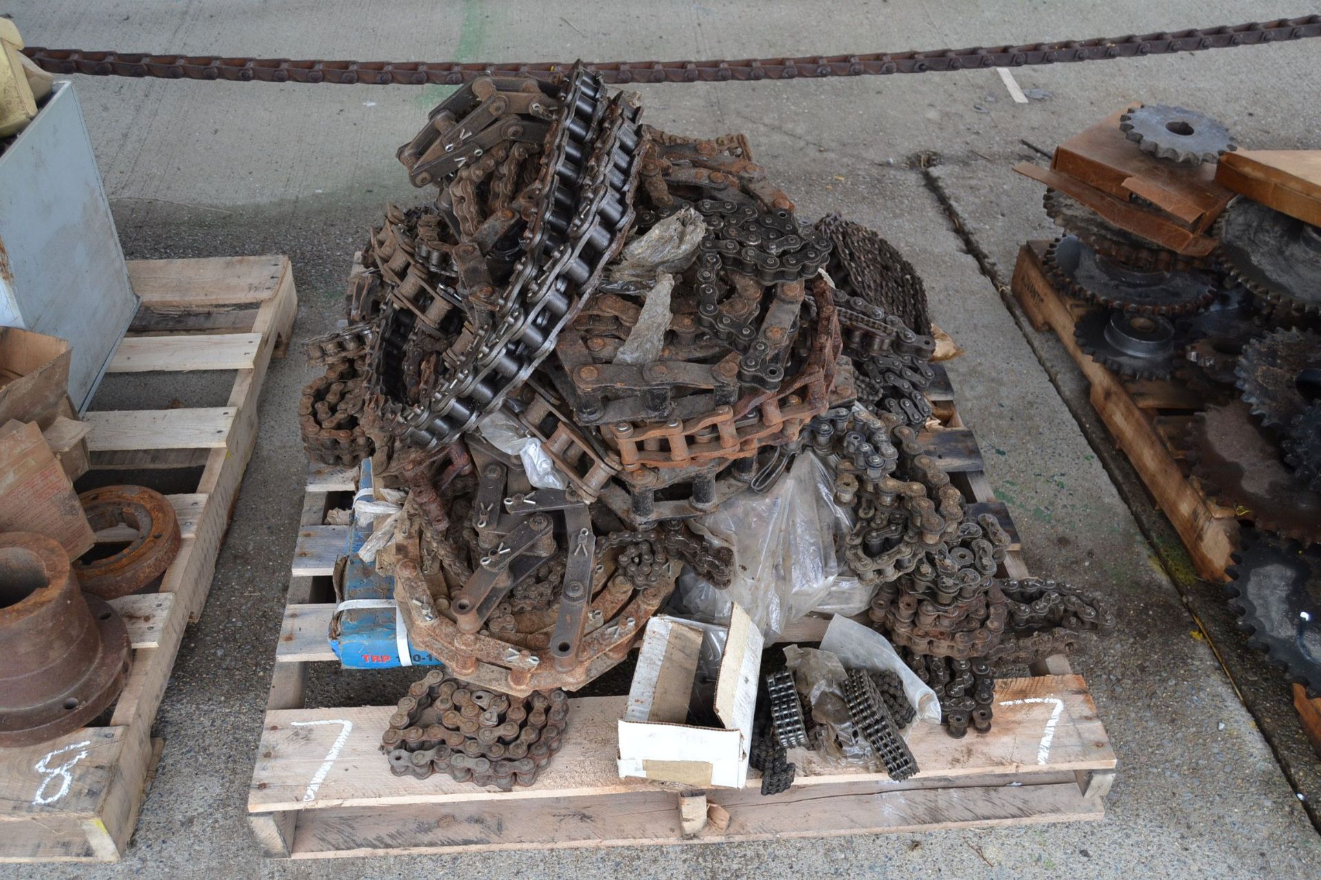 PALLET OF NEW CHAIN