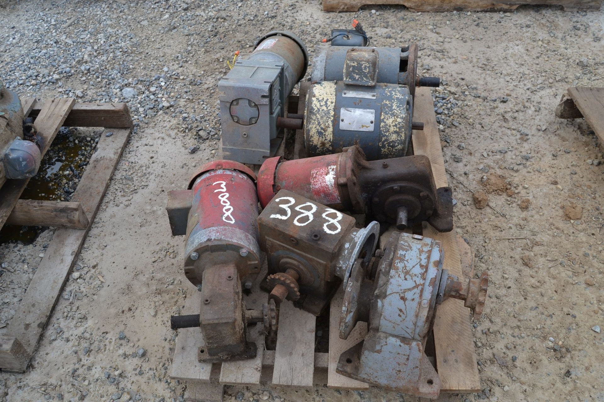 (2) PALLET OF GEAR REDUCERS - Image 2 of 4