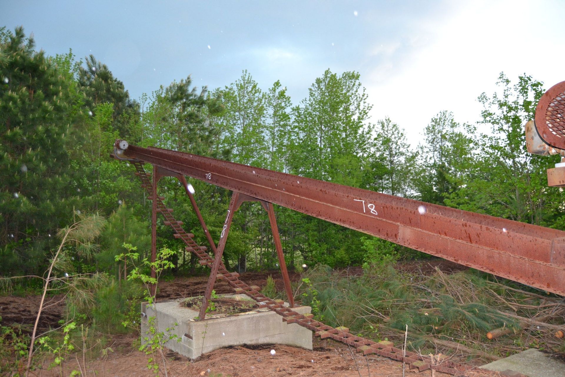 45' INCLINE ALLSTEEL WASTE CONVEYOR W/STEEL DRAGS; W/DRIVE LOCATED 1/2 MILE NORTH OF MILL