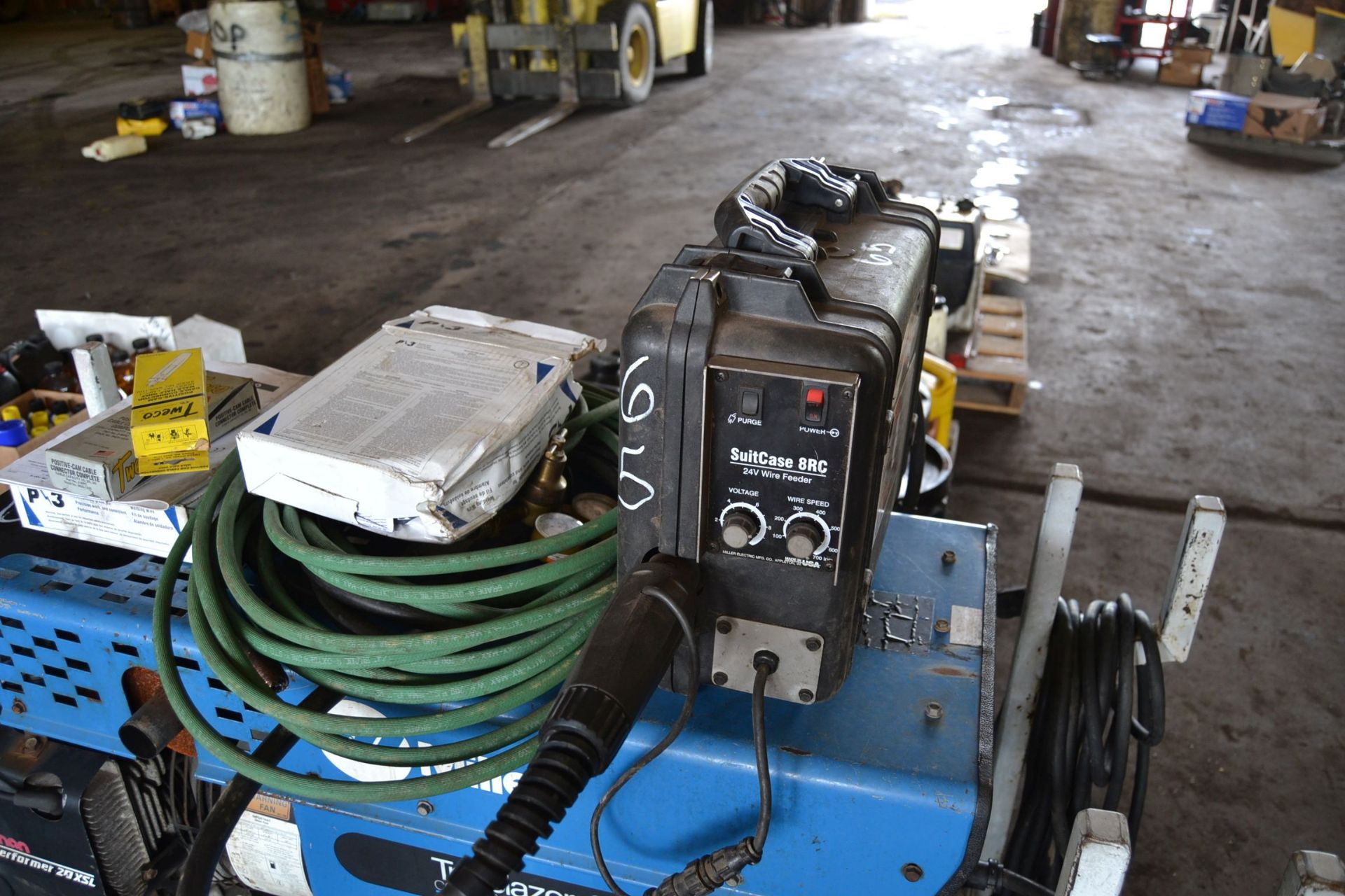 MILLER TRAIL BLAZER 250G PORTABLE WELDER W/ONAN GAS ENGINE; W/MILLER SUITCASE 8RC WIRE FEEDER - Image 2 of 3