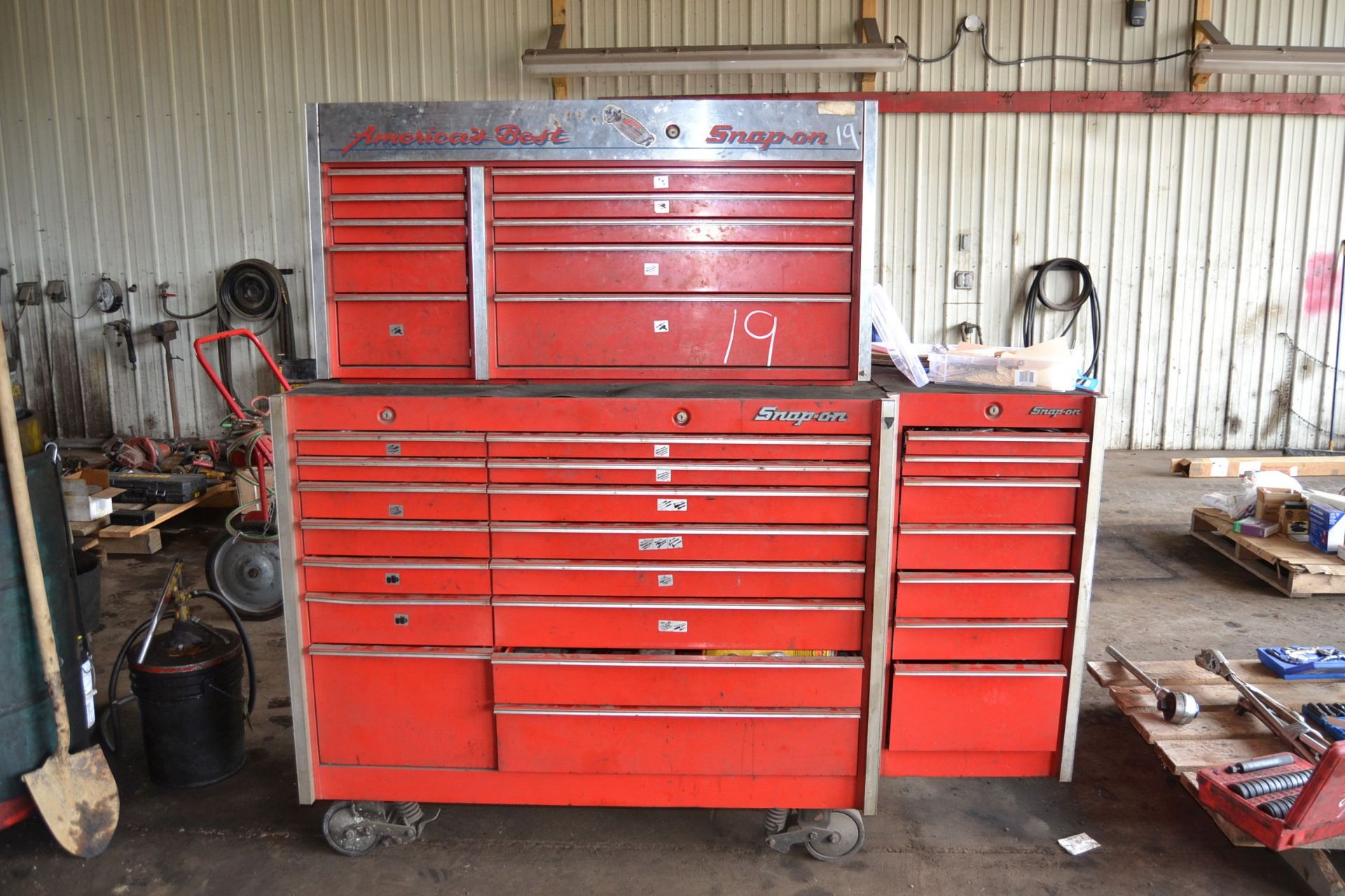 SNAP ON TOOL BOX & TOOLS