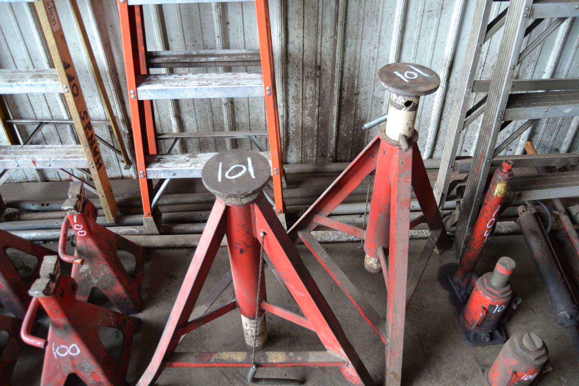 (2) HEAVY DUTY STANDS