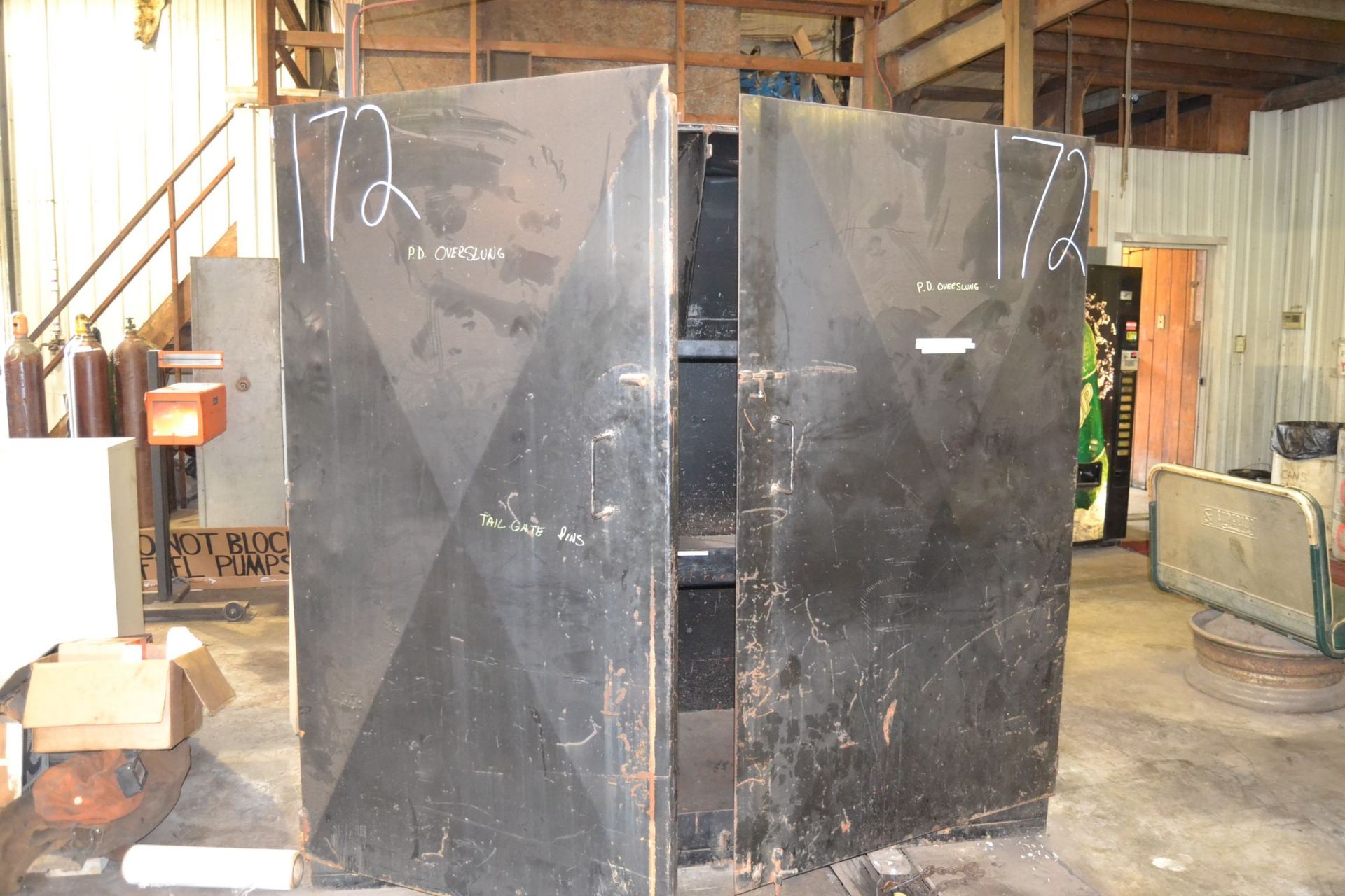 HEAVY DUTY METAL CABINET