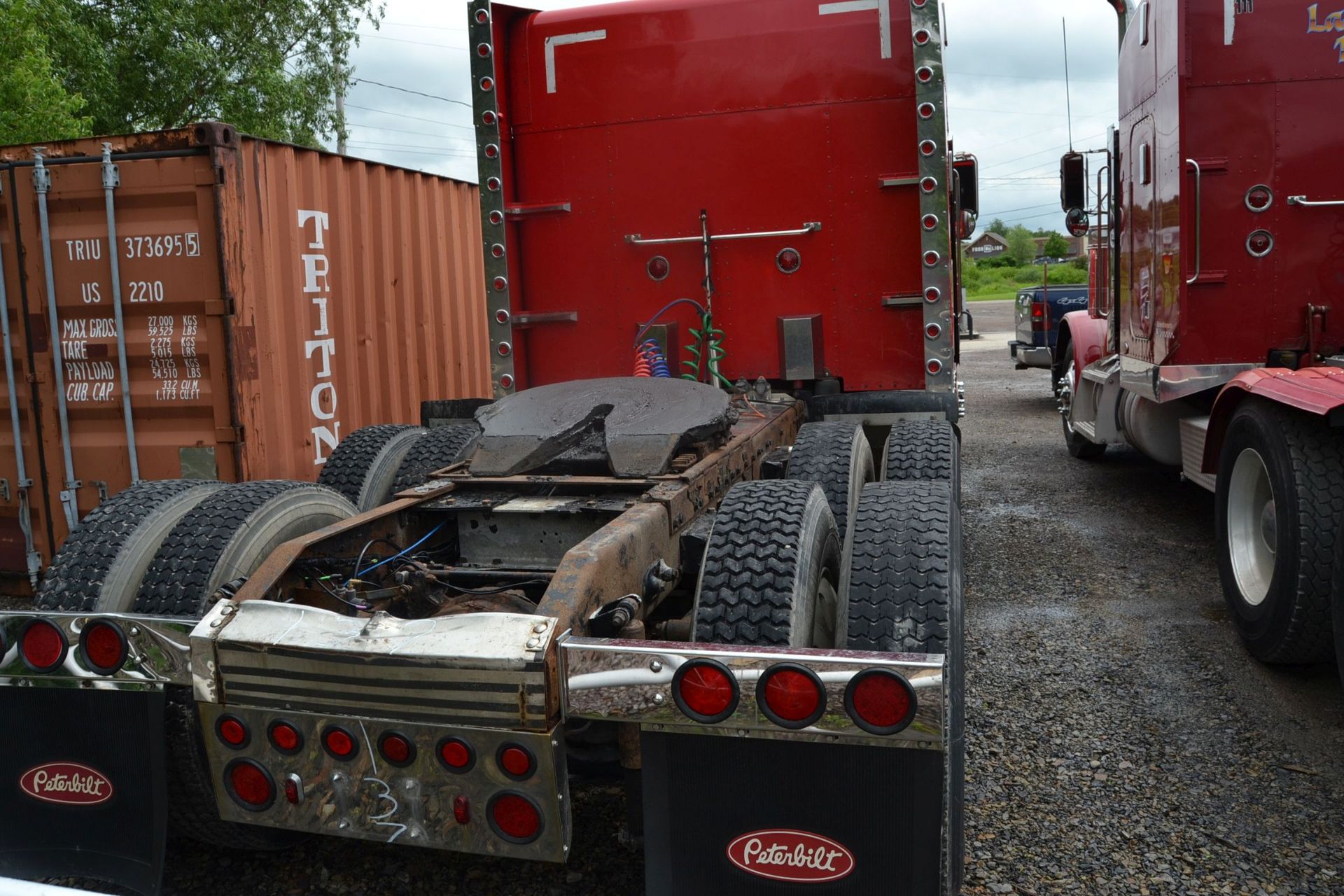 2005 PETERBUILT 379 ROAD TRACTOR W/SLEEPER; W/CAT C15 ENGINE; W/10 SPEED TRANSMISSION; W/120,866 - Image 7 of 9