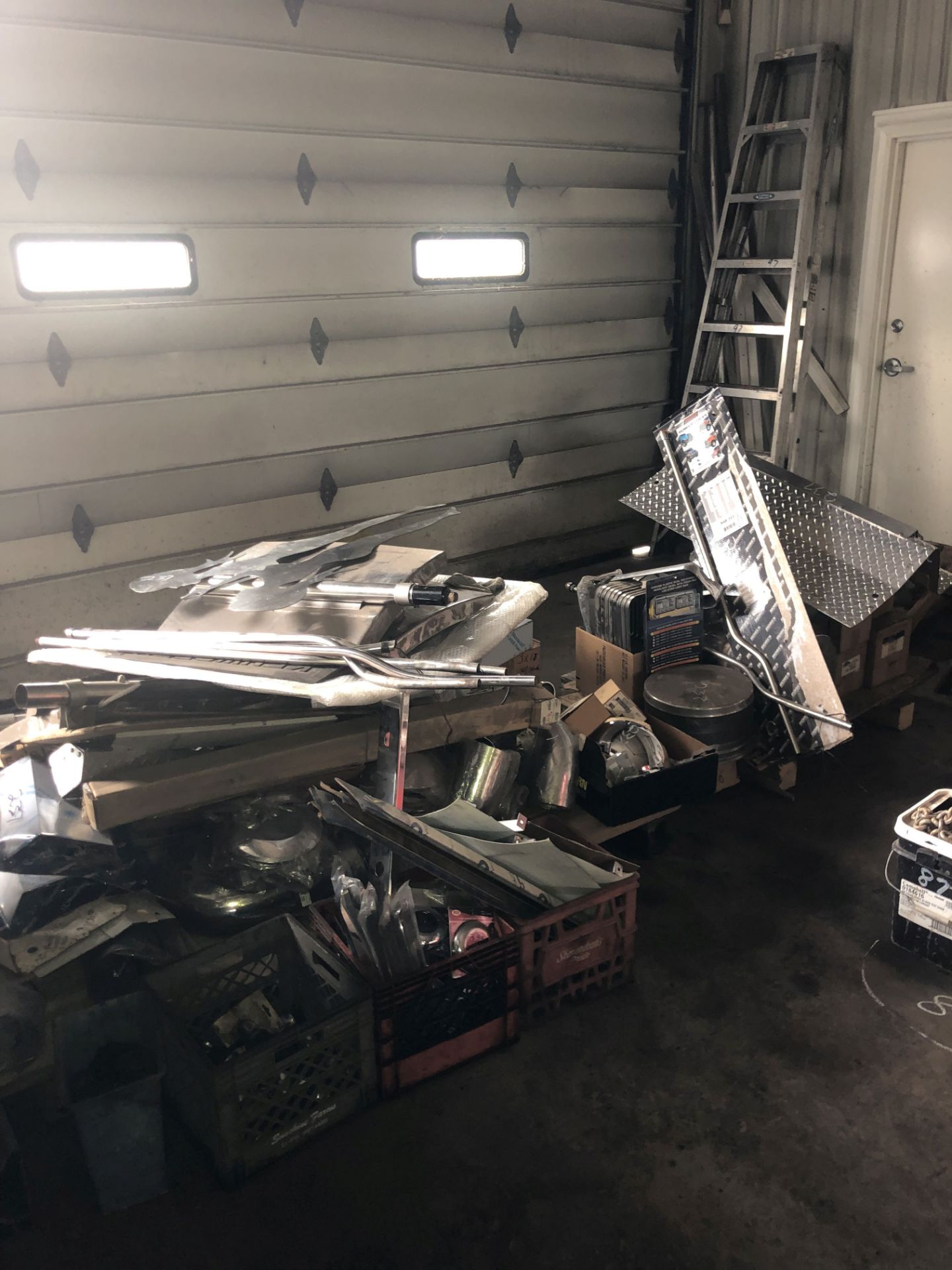 2 PALLETS OF CHROME FOR TRUCKS - Image 3 of 3