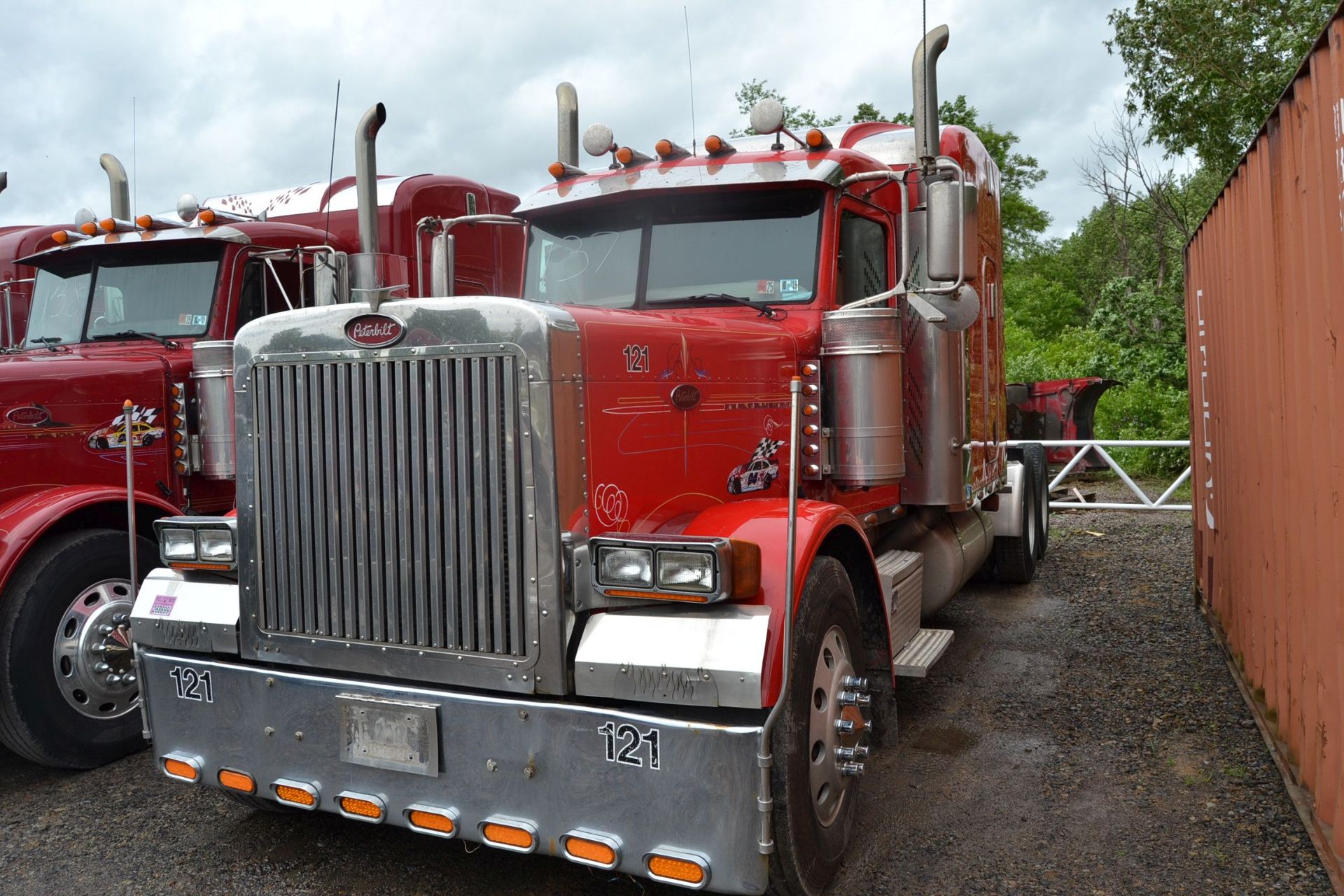 2005 PETERBUILT 379 ROAD TRACTOR W/SLEEPER; W/CAT C15 ENGINE; W/10 SPEED TRANSMISSION; W/120,866 - Image 2 of 9